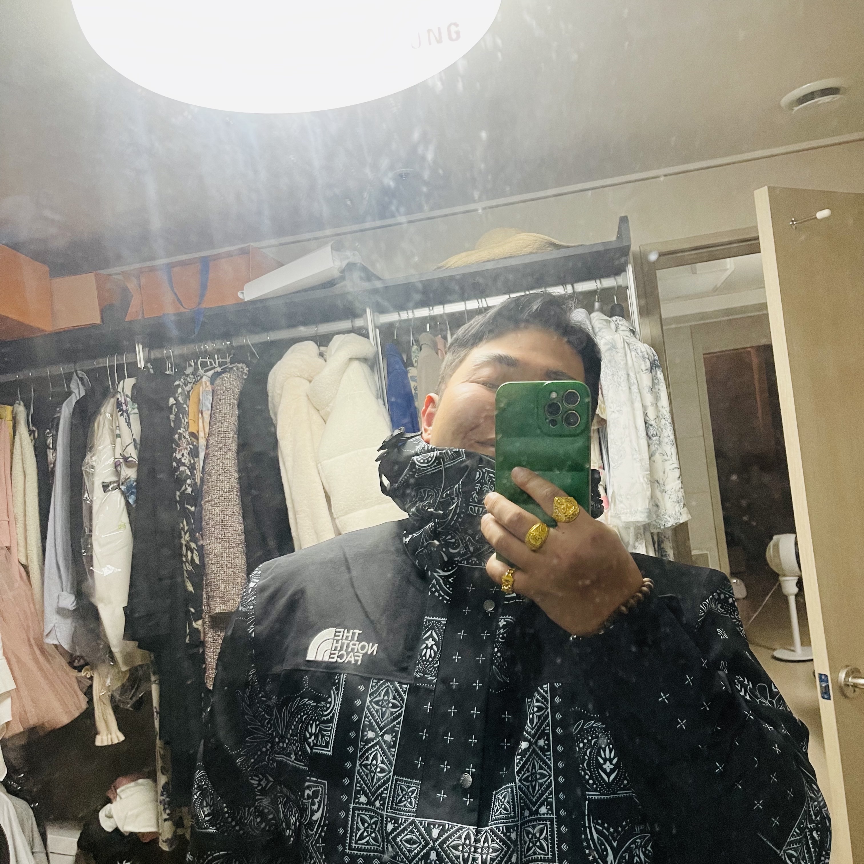 The North Face Novelty GTX Mountain Jacket Black, Supreme x The North Face Trekking Convertible Jacket Black - 22SS 착용 스타일 - 1