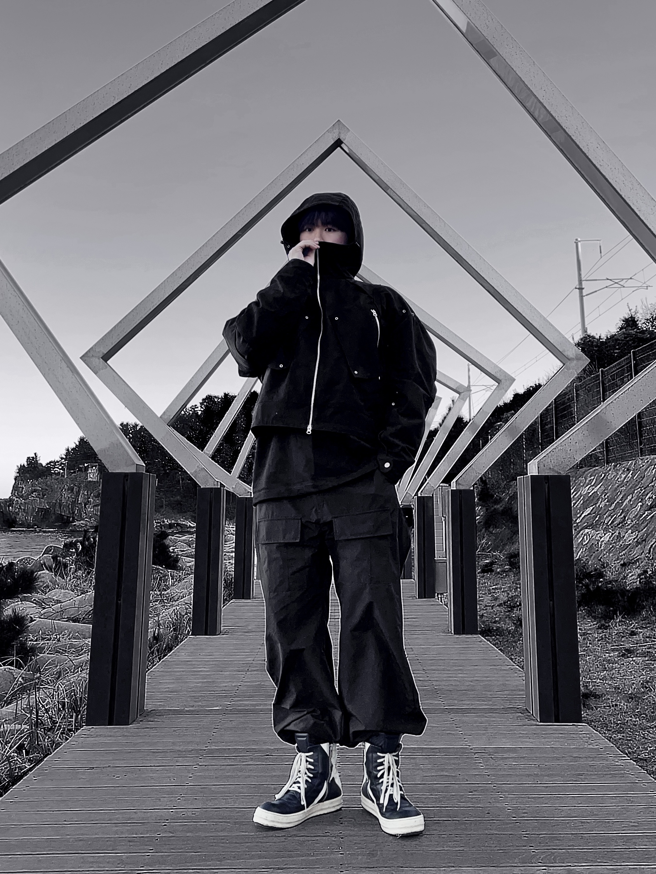 Rick Owens Geobasket Full Grain Calf Leather Strobe Sneakers Black Milk White 착용 스타일 - 1