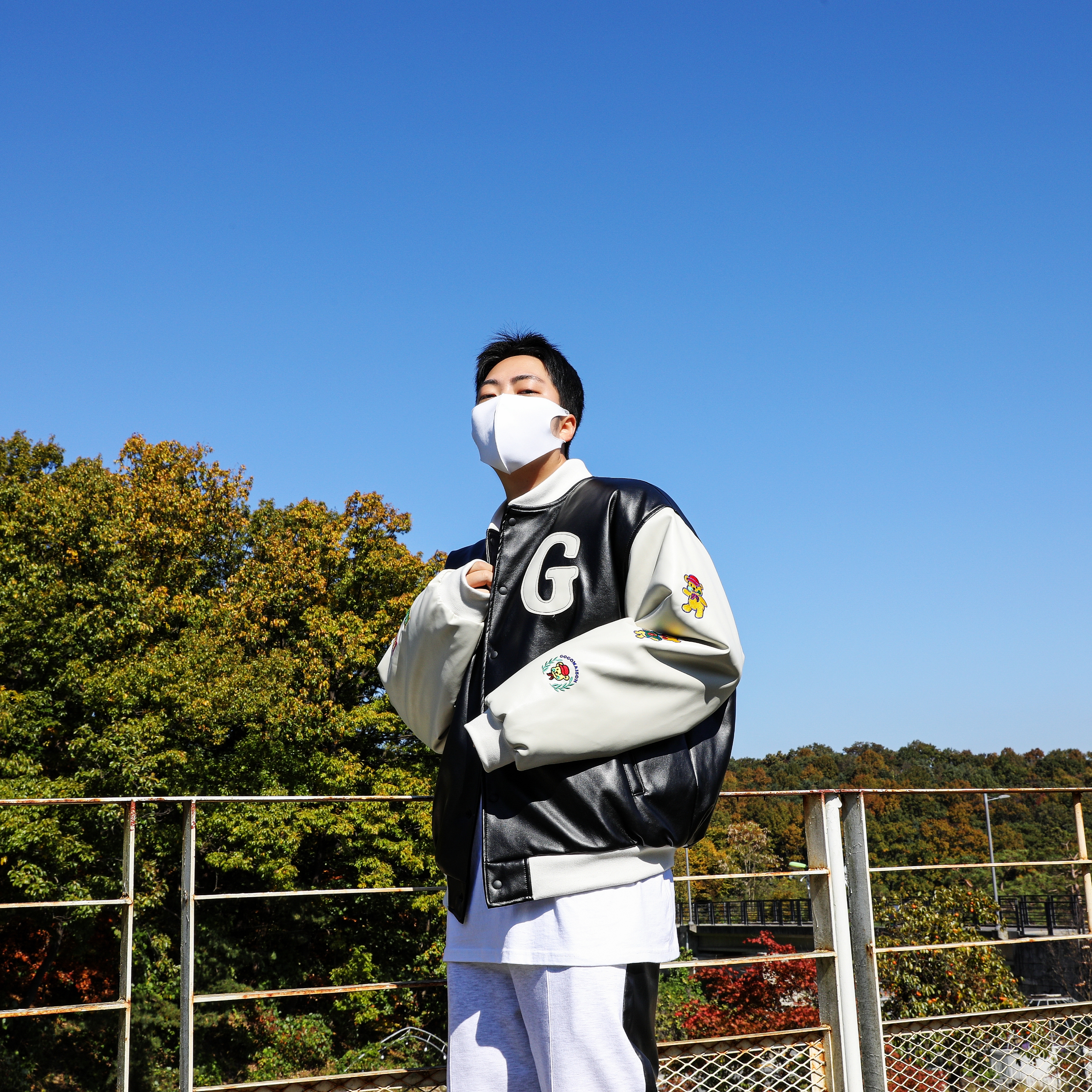 Converse x Play Comme des Garcons Chuck 70 Ox Black 착용 스타일 - 3