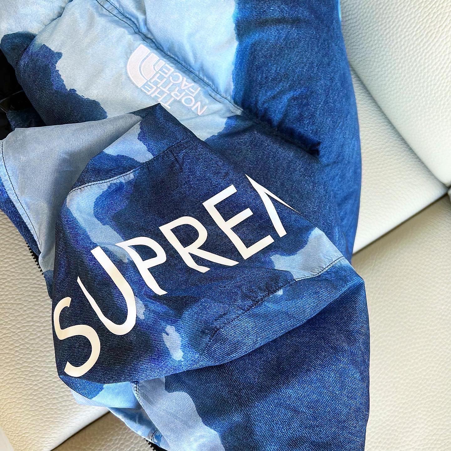 Supreme x The North Face Bleached Denim Print Nuptse Jacket Indigo - 21FW, Nike x Ambush Dunk High Deep Royal Blue 착용 스타일 - 2