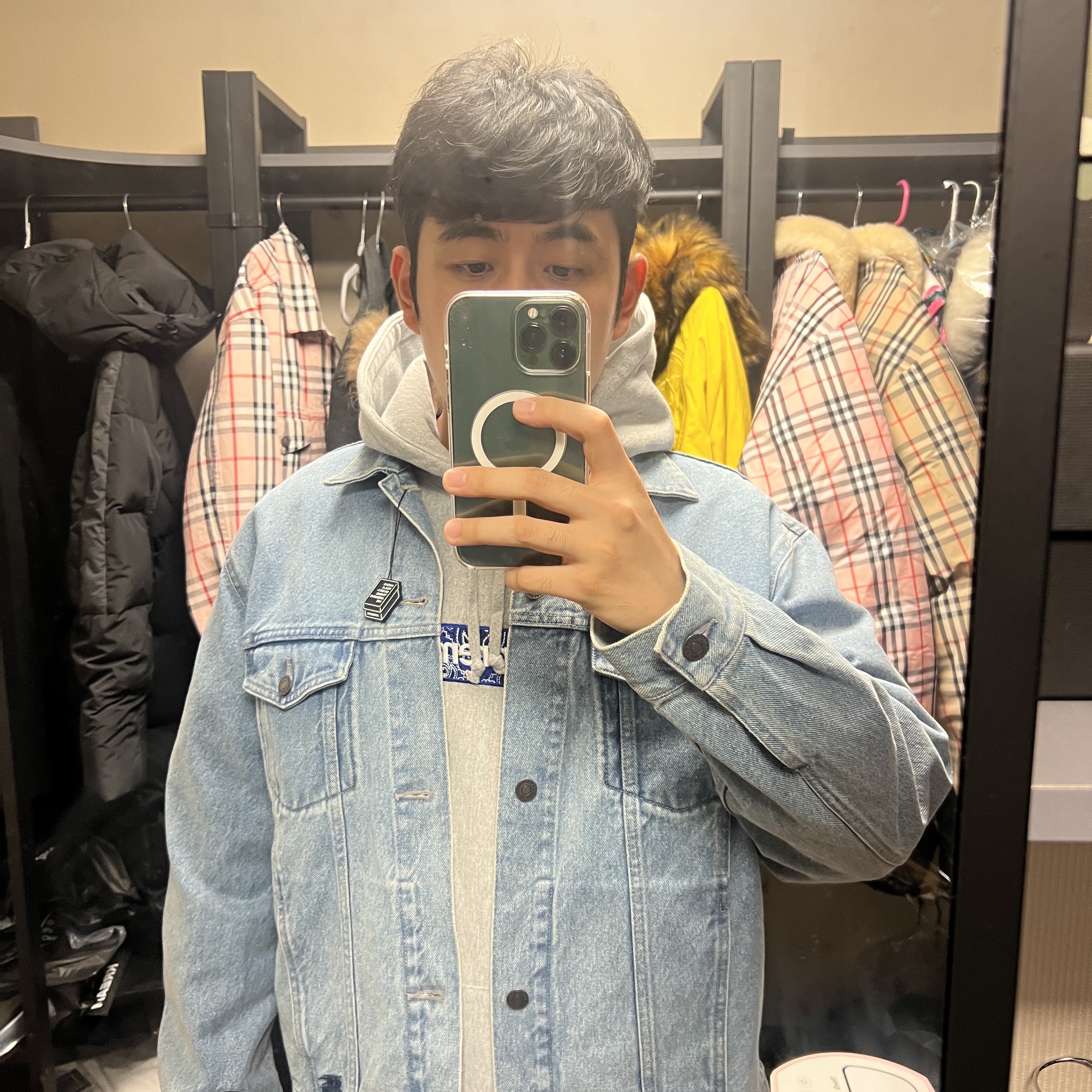 Supreme Bandana Box Logo Hooded Sweatshirt Heather Grey - 19FW, Supreme x Burberry Denim Trucker Jacket Pink - 22SS 착용 스타일 - 3