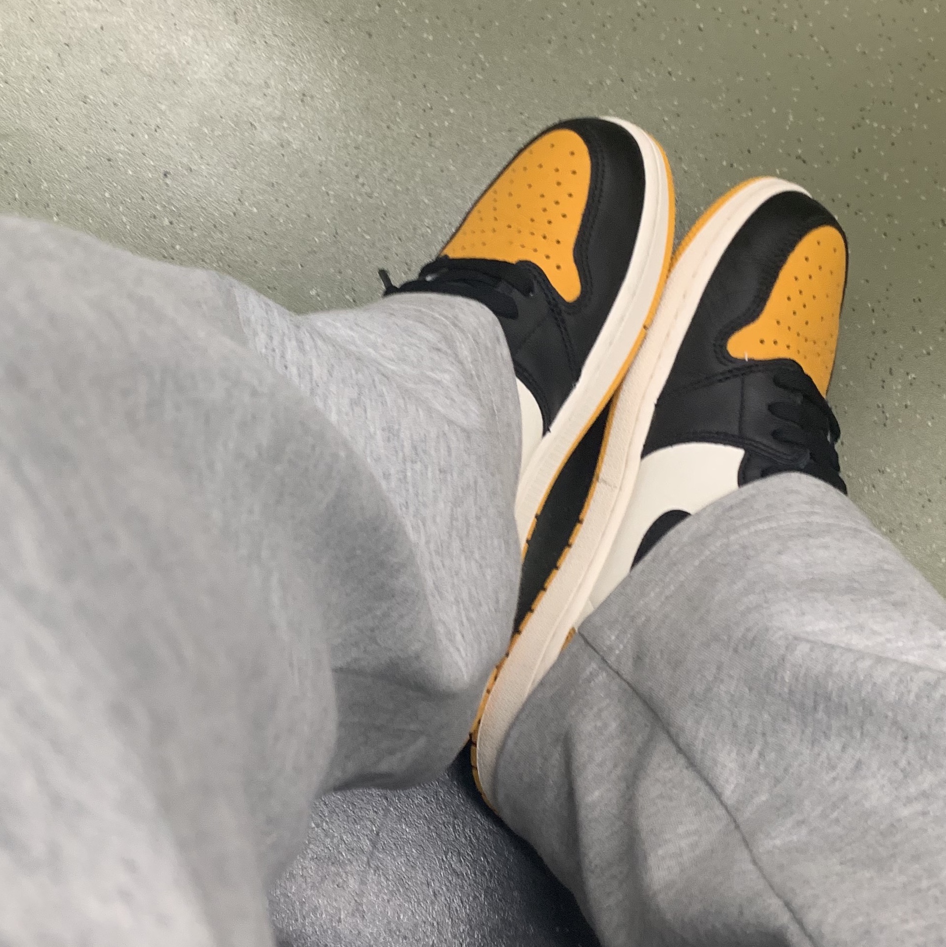 Jordan 1 Retro High OG Taxi 착용 스타일 - 2