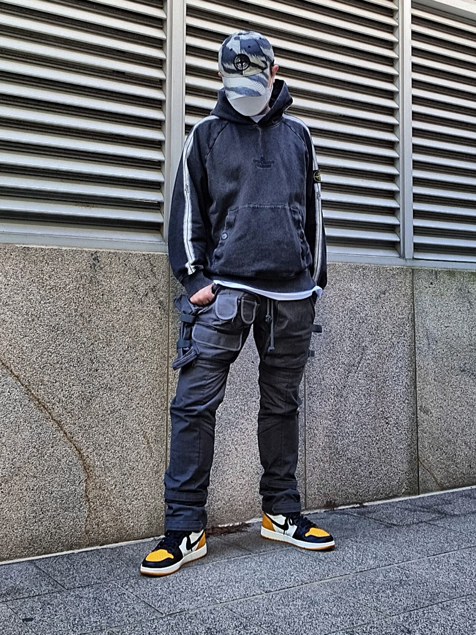 Supreme x Stone Island Stripe Hooded Sweatshirt Black - 22SS, Jordan 1 Retro High OG Taxi 착용 스타일 - 3