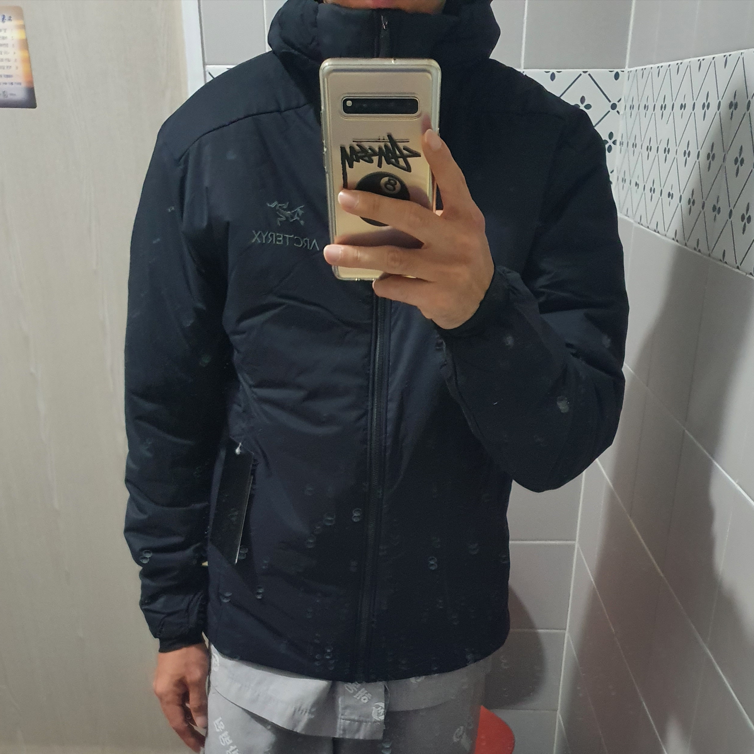 Arc'teryx Atom AR Hoody Black 착용 스타일 - 2