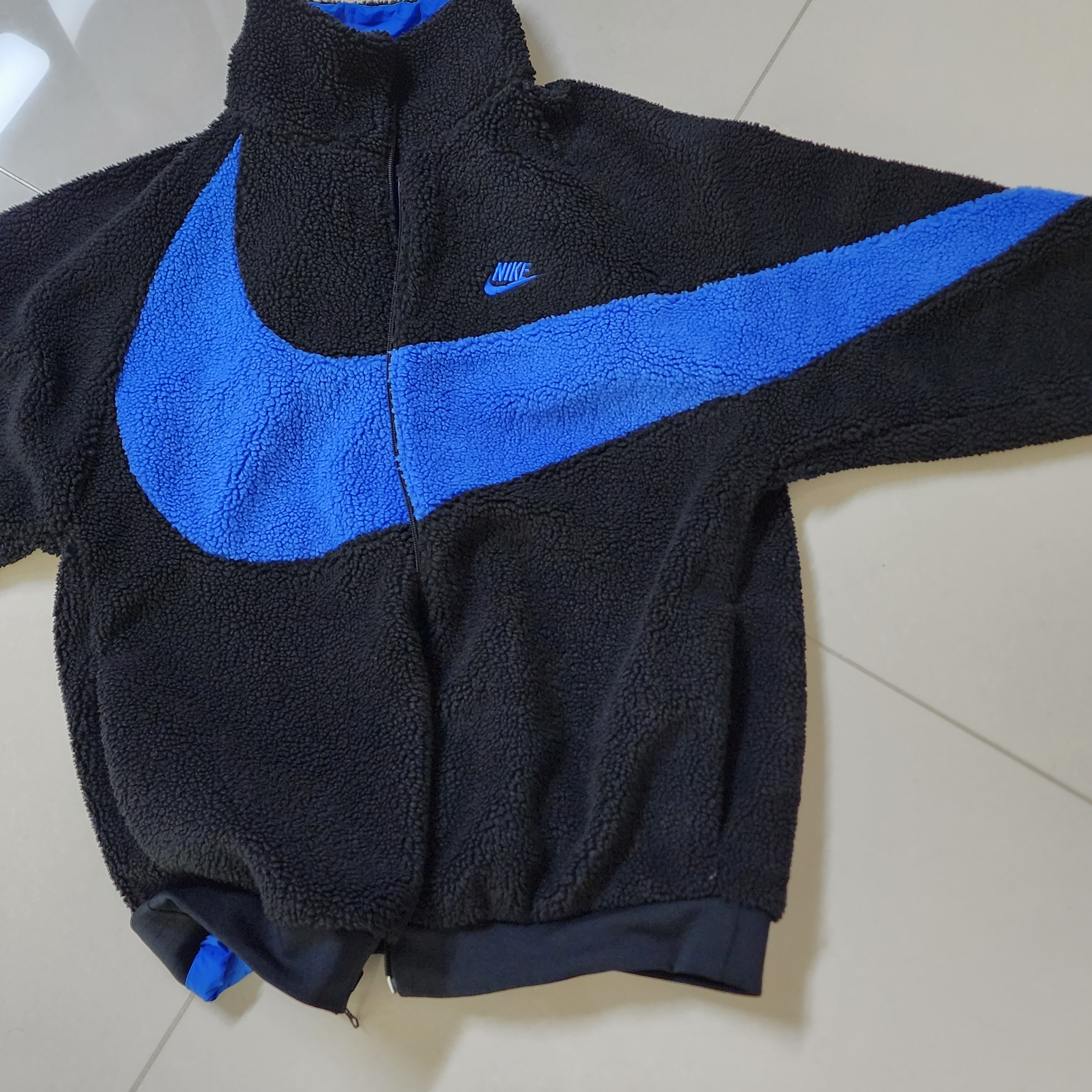 Nike Big Swoosh Full Zip Jacket Black Game Royal 착용 스타일 - 2