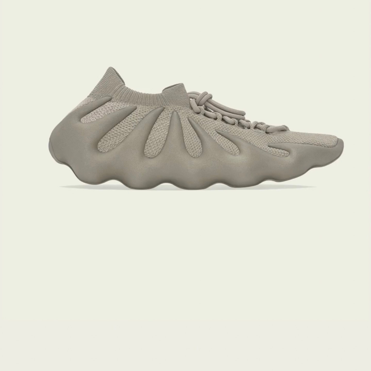 Adidas Yeezy 450 Stone Flax 착용 스타일