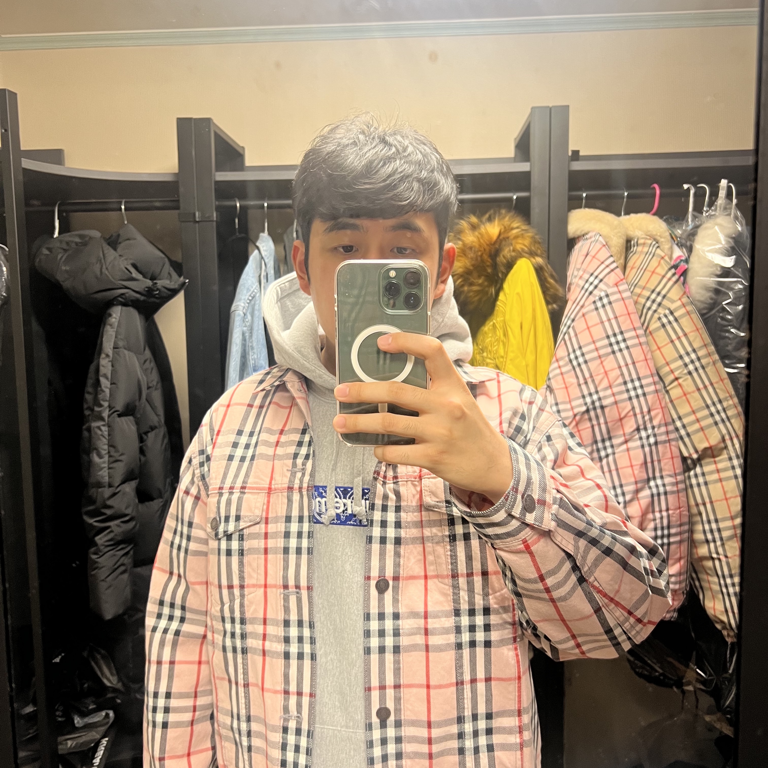 Supreme Bandana Box Logo Hooded Sweatshirt Heather Grey - 19FW, Supreme x Burberry Denim Trucker Jacket Pink - 22SS 착용 스타일 - 2