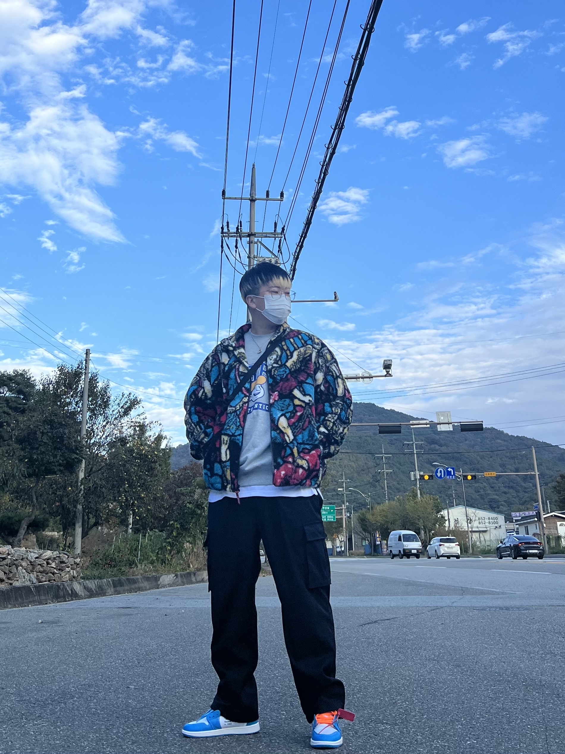 Jordan 1 x Off-White Retro High University Blue, Supreme Saint Michael Fleece Jacket White - 21SS 착용 스타일 - 3
