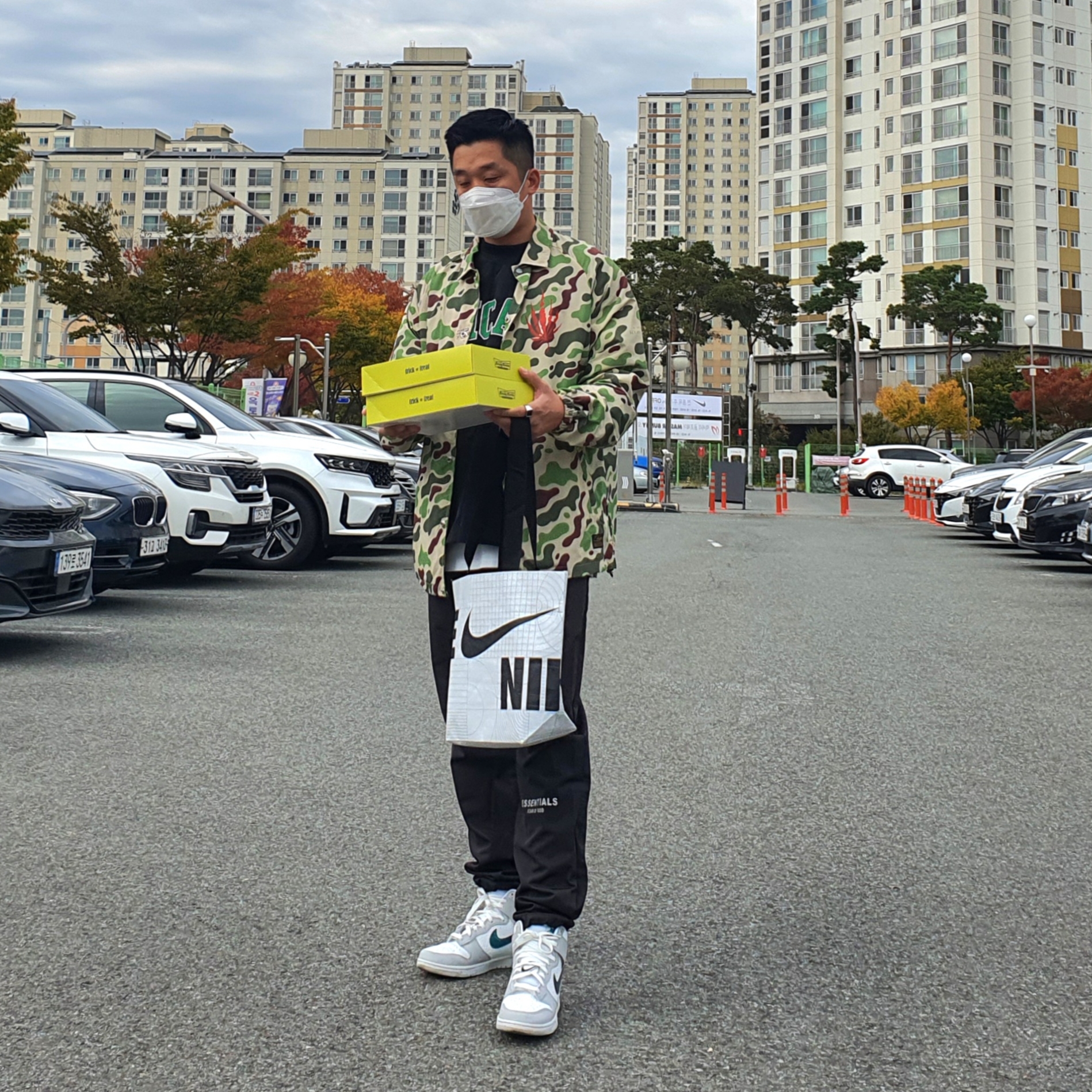 (W) Nike Dunk High Ring Bling, Essentials Track Pants Black - 20FW 착용 스타일 - 2