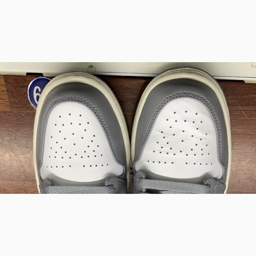 Jordan 1 Low Stealth and White 착용 스타일