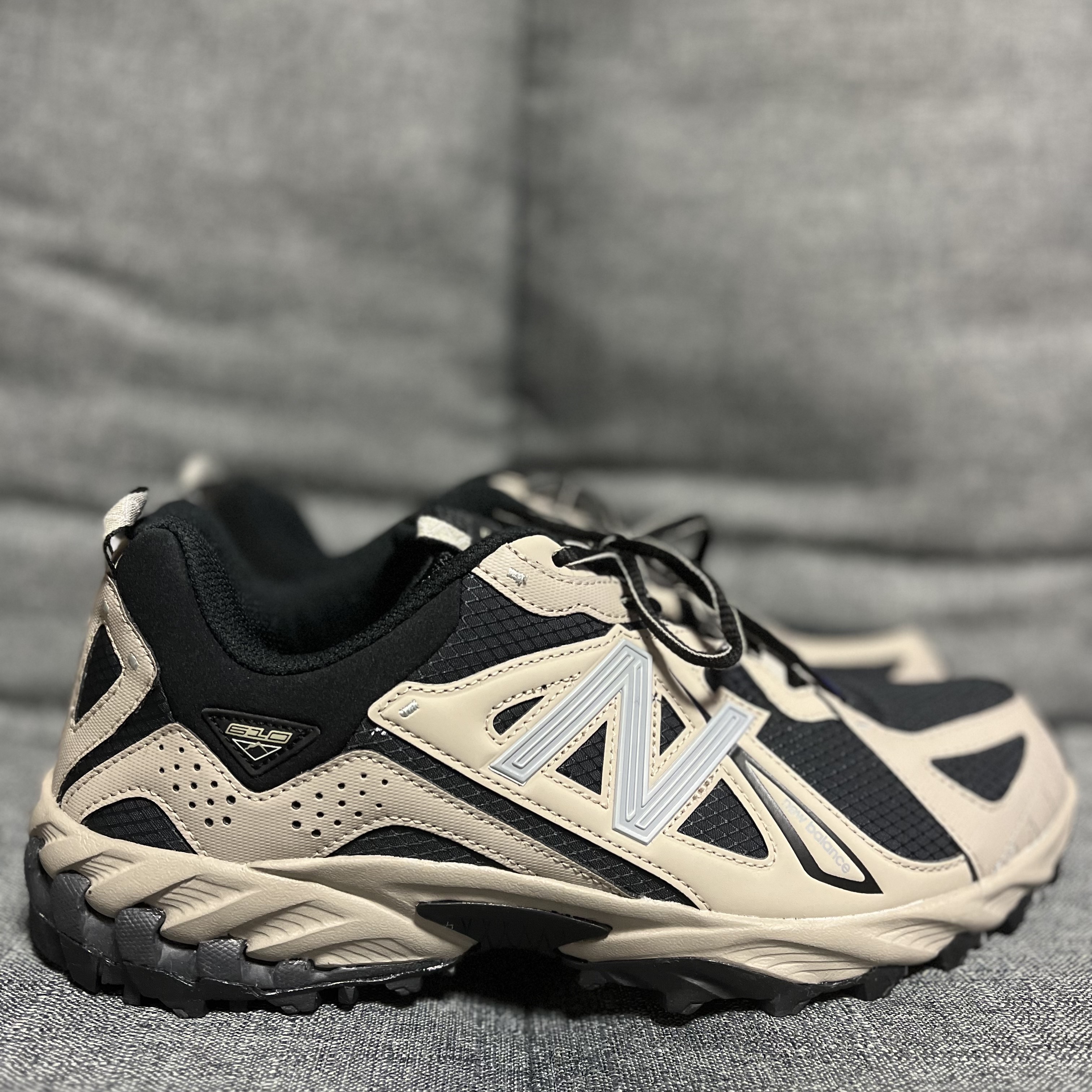 New Balance ML610T Aluminum Black - D Standard 착용 스타일 - 2