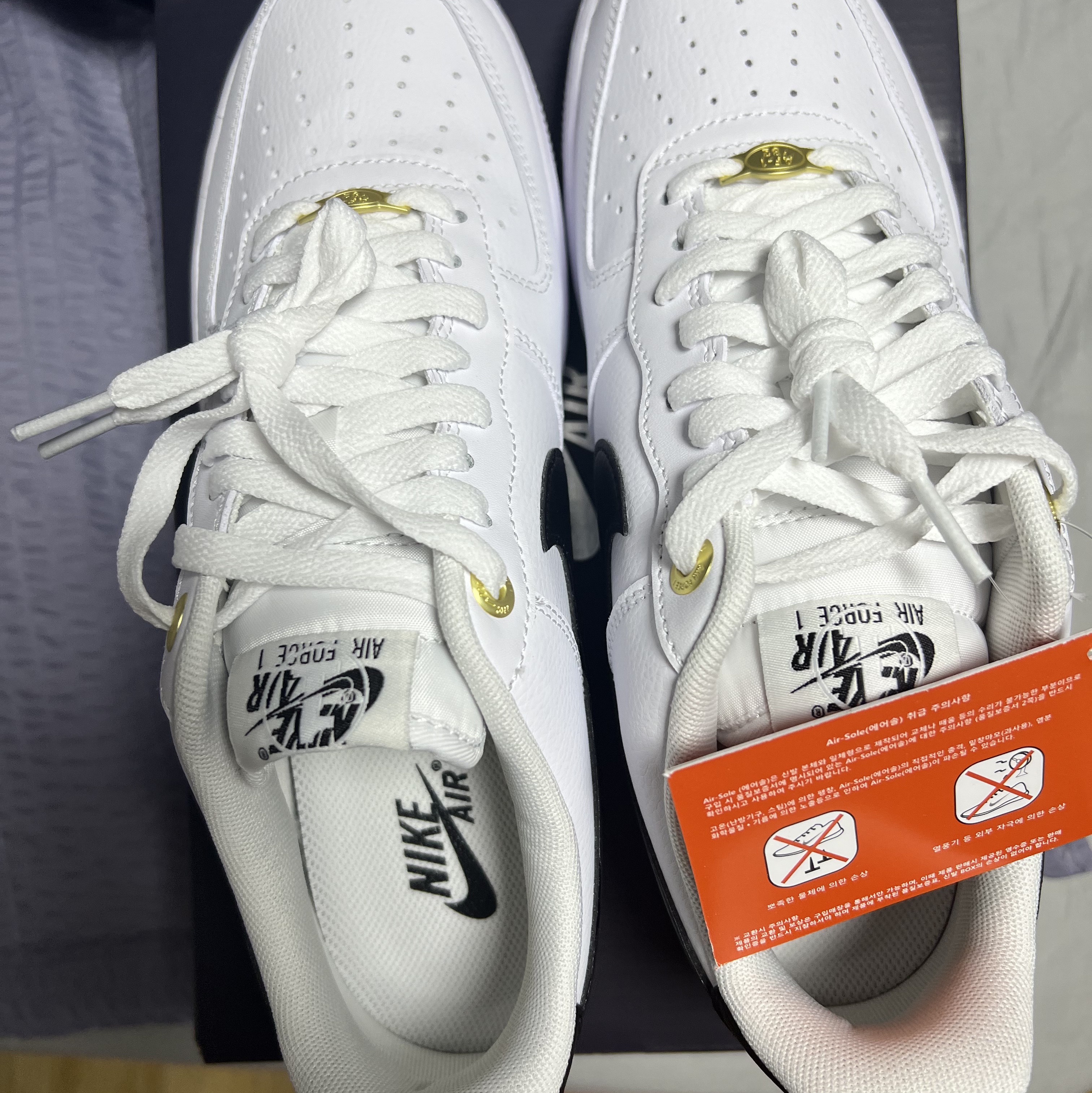 Nike Air Force 1 '07 LV8 40th Anniversary Join Forces White Black 착용 스타일 - 1