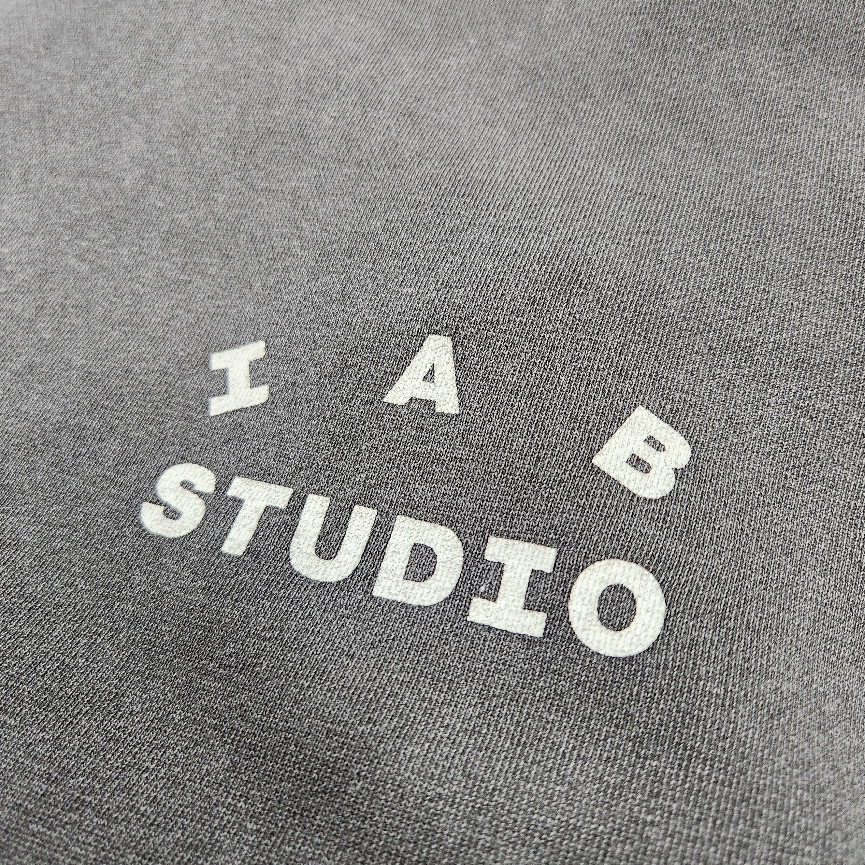 IAB Studio Pigment Hoodie & Sack Black 착용 스타일