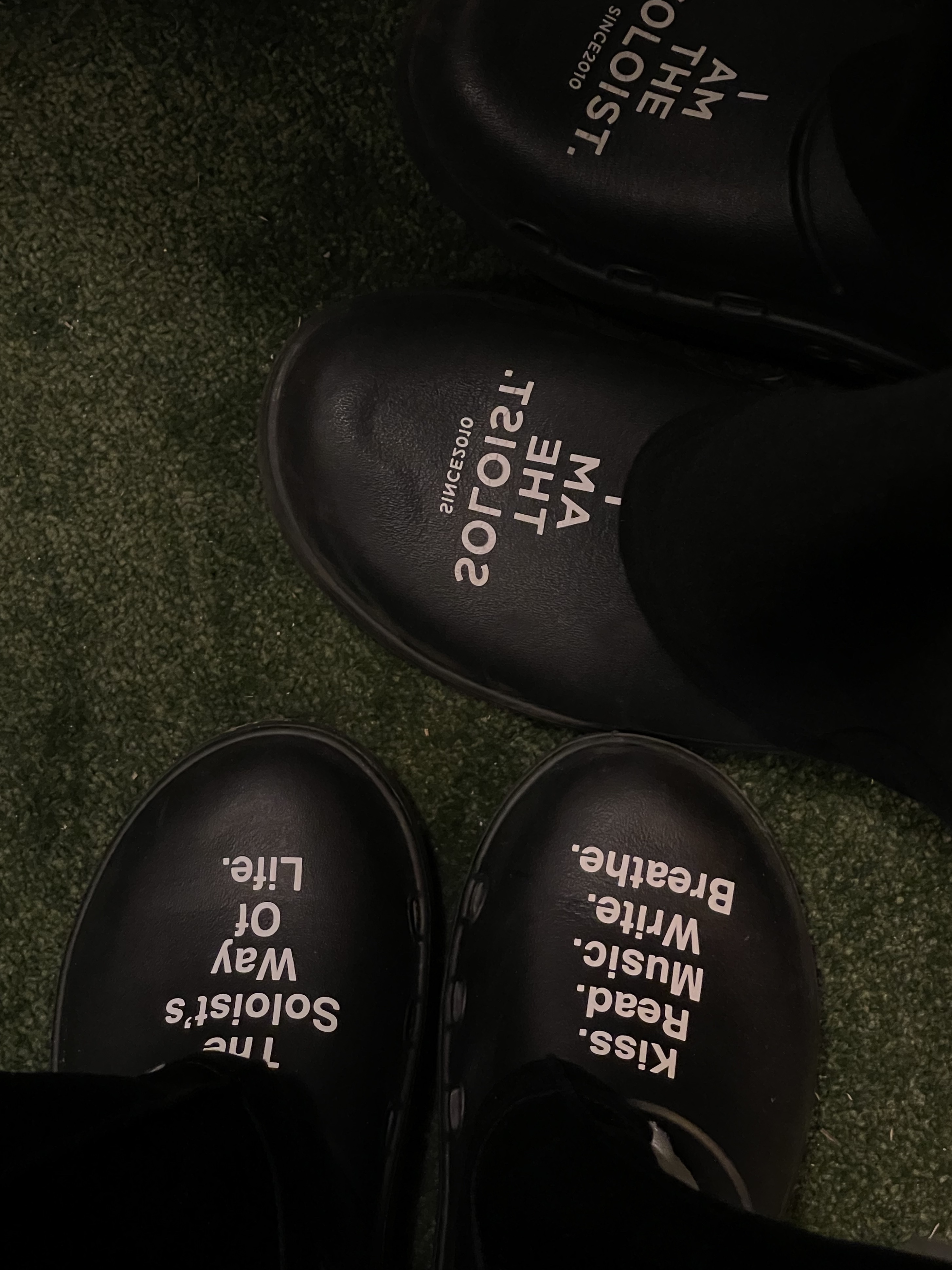Oofos x Takahiromiyashita The Soloist The Soloist's Way Of Life Clog Black White, Oofos x Takahiromiyashita The Soloist Signature Clog Black White 착용 스타일