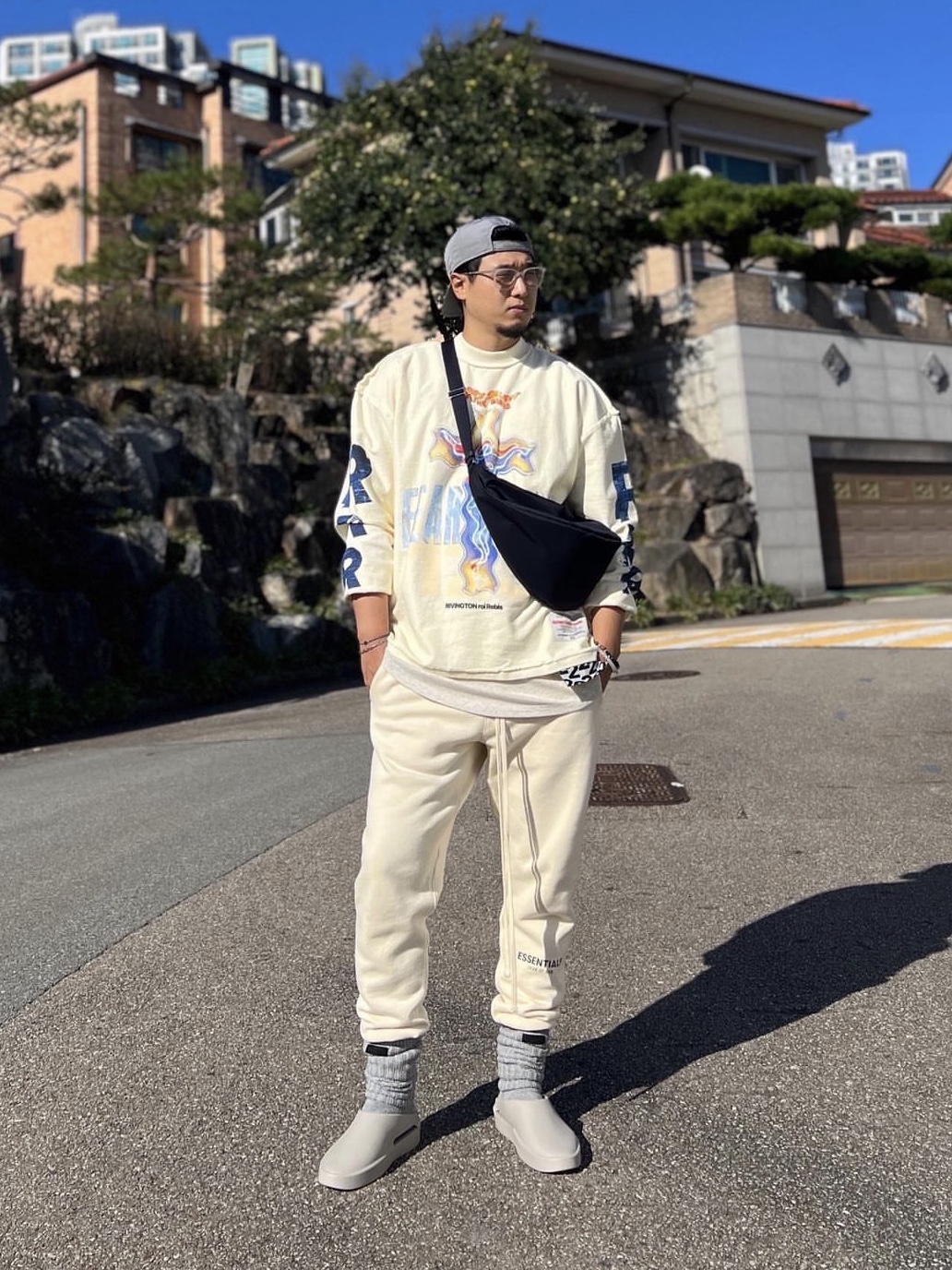 Fear of God The California Concrete, Essentials Sweatpants Cream - 21SS 착용 스타일