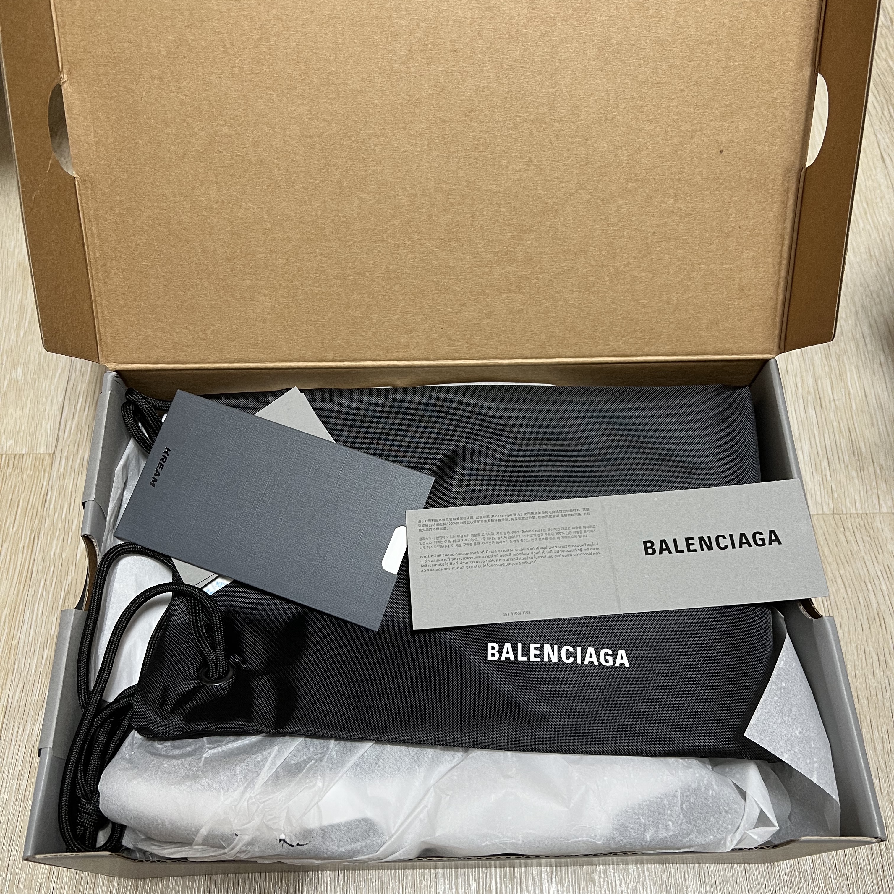 (W) Balenciaga Speed Trainer Black White 2021/2022 착용 스타일 - 2