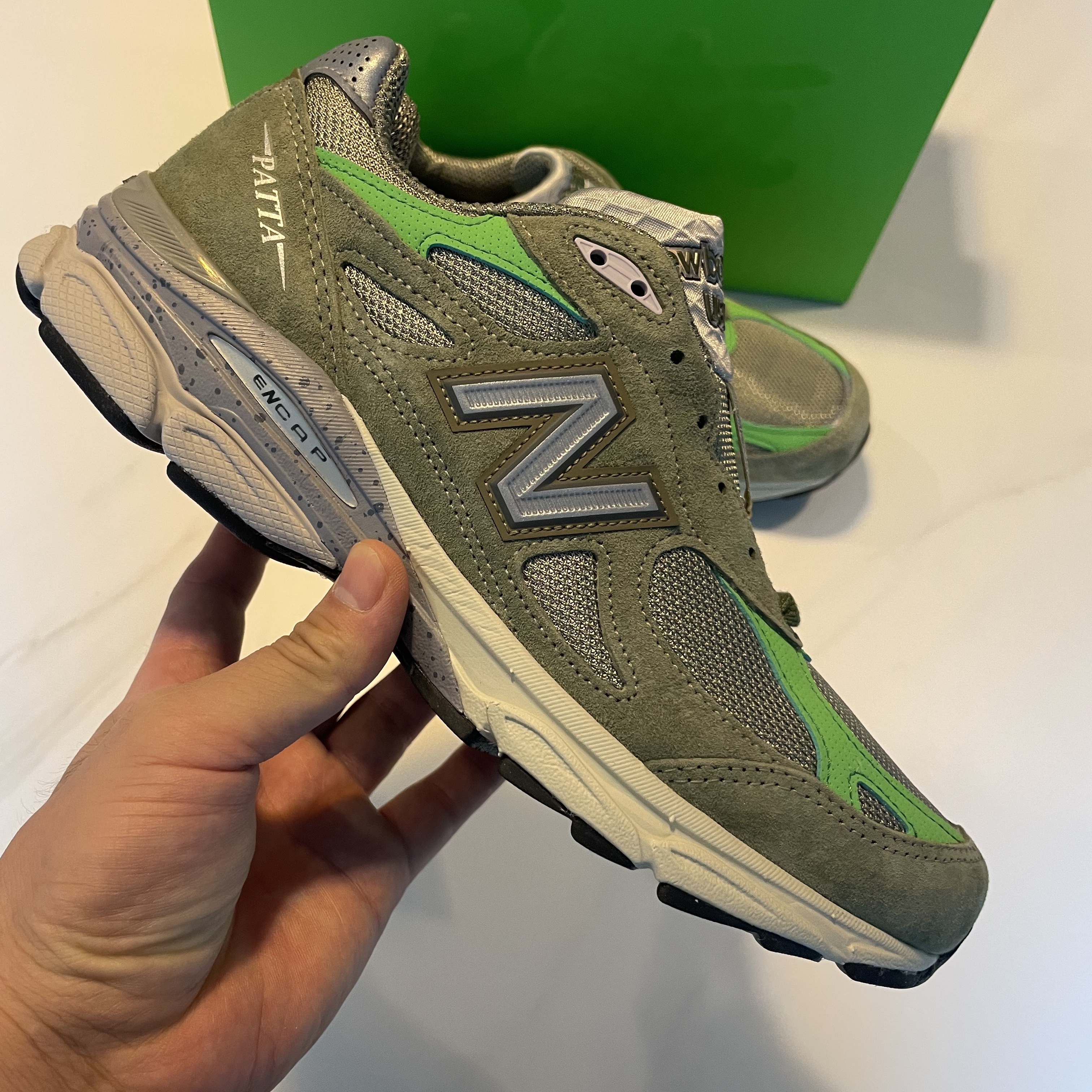 New Balance x Patta 990v3 Made in USA Olive 착용 스타일 - 1