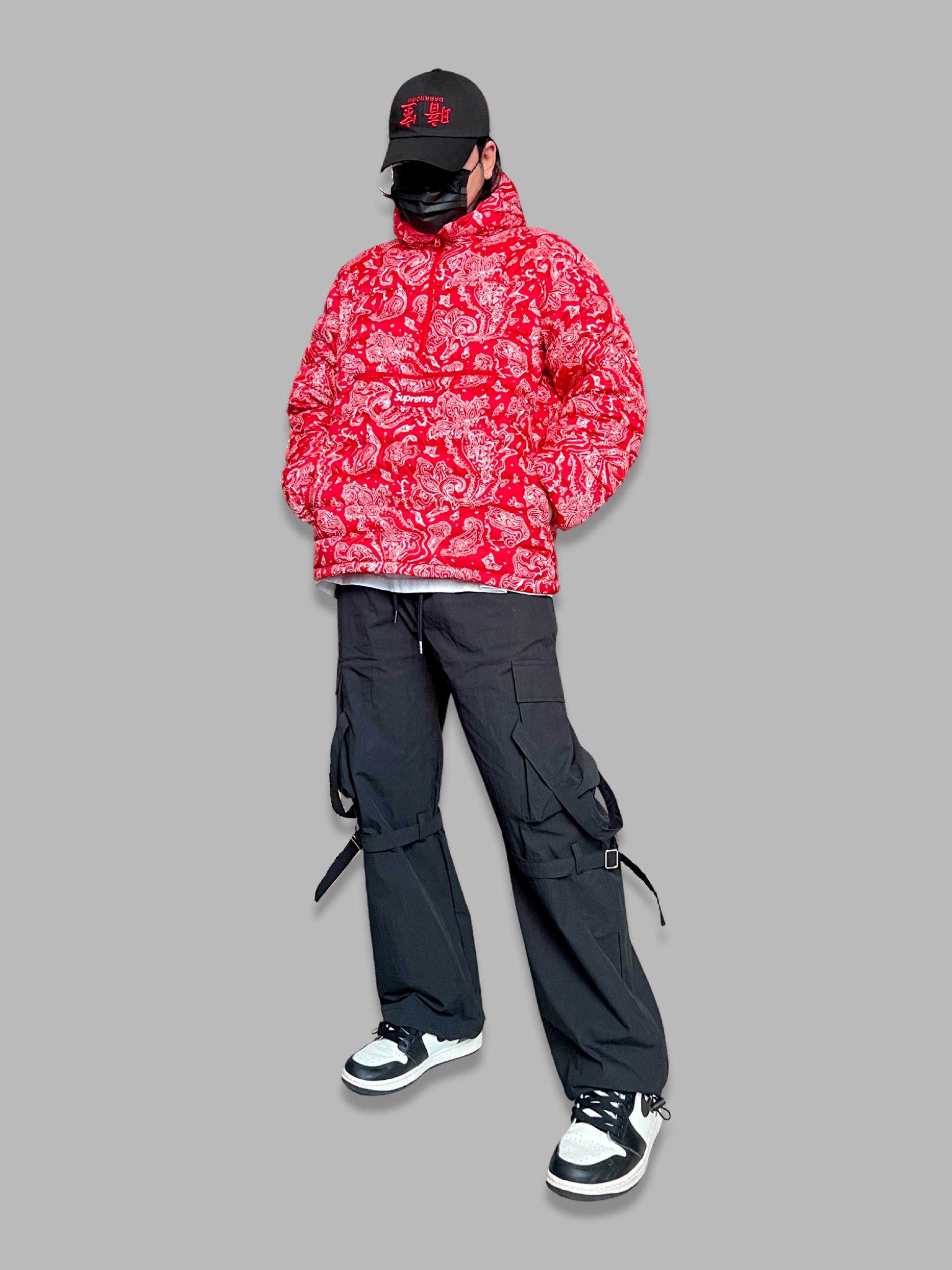 Supreme Micro Down Half Zip Hooded Pullover Red Paisley - 22FW, Jordan 1 Retro High OG Black Mocha 착용 스타일