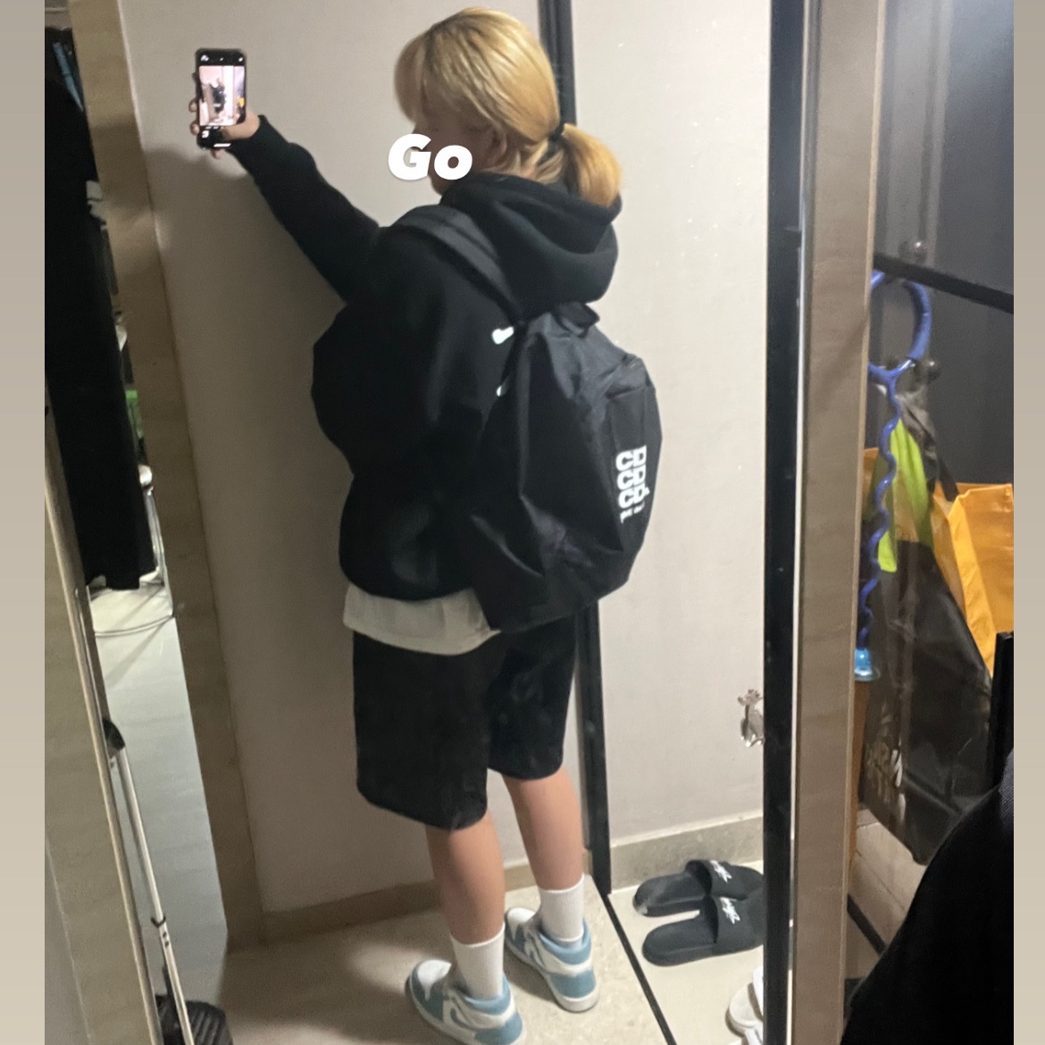 CDG Backpack Black, Nike x Stussy Benassi Slide Off Noir 착용 스타일