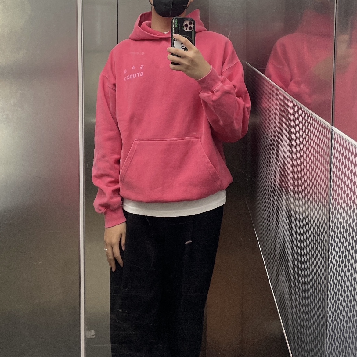 IAB Studio Pigment Hoodie & Sack Coral 착용 스타일