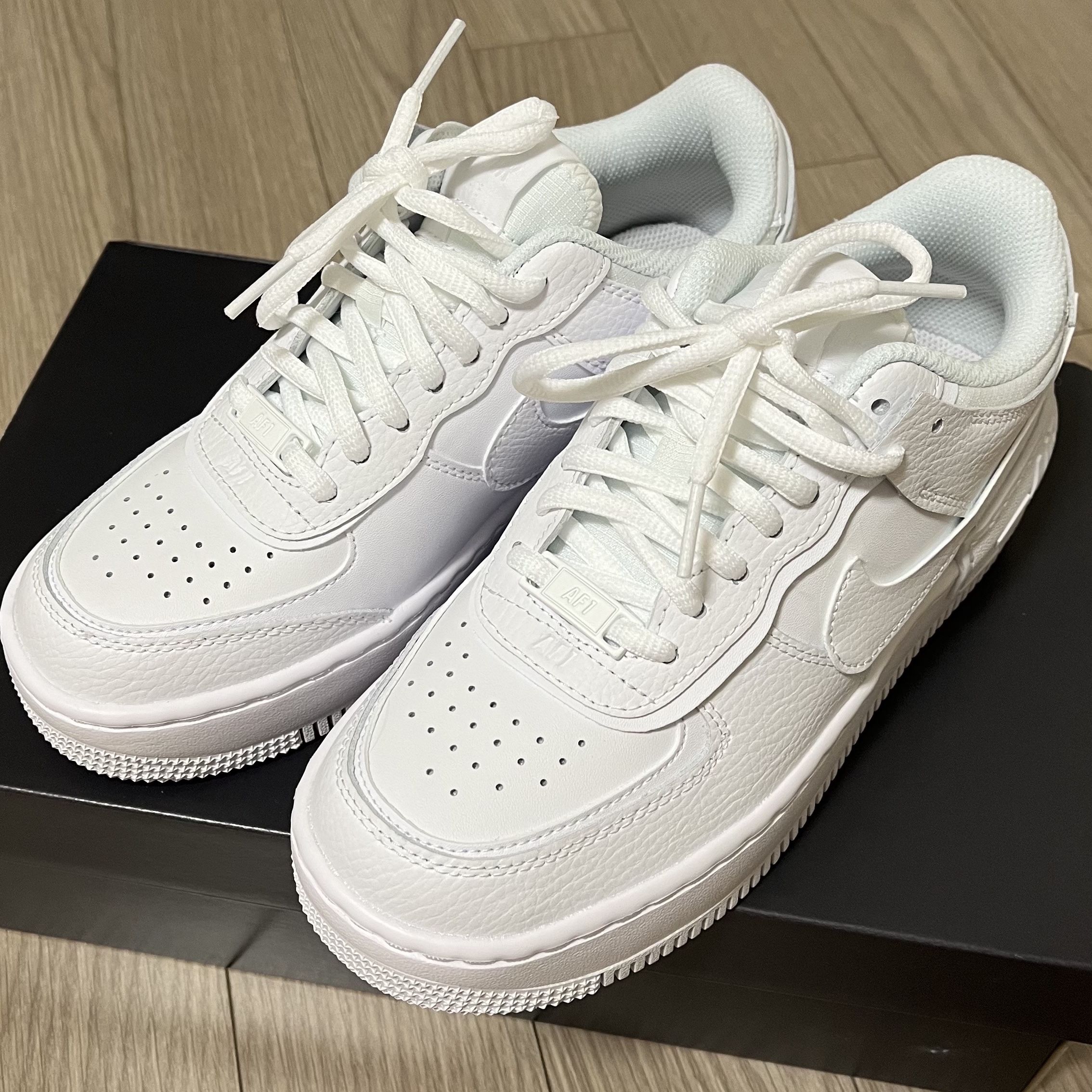 (W) Nike Air Force 1 Shadow Triple White 착용 스타일 - 3