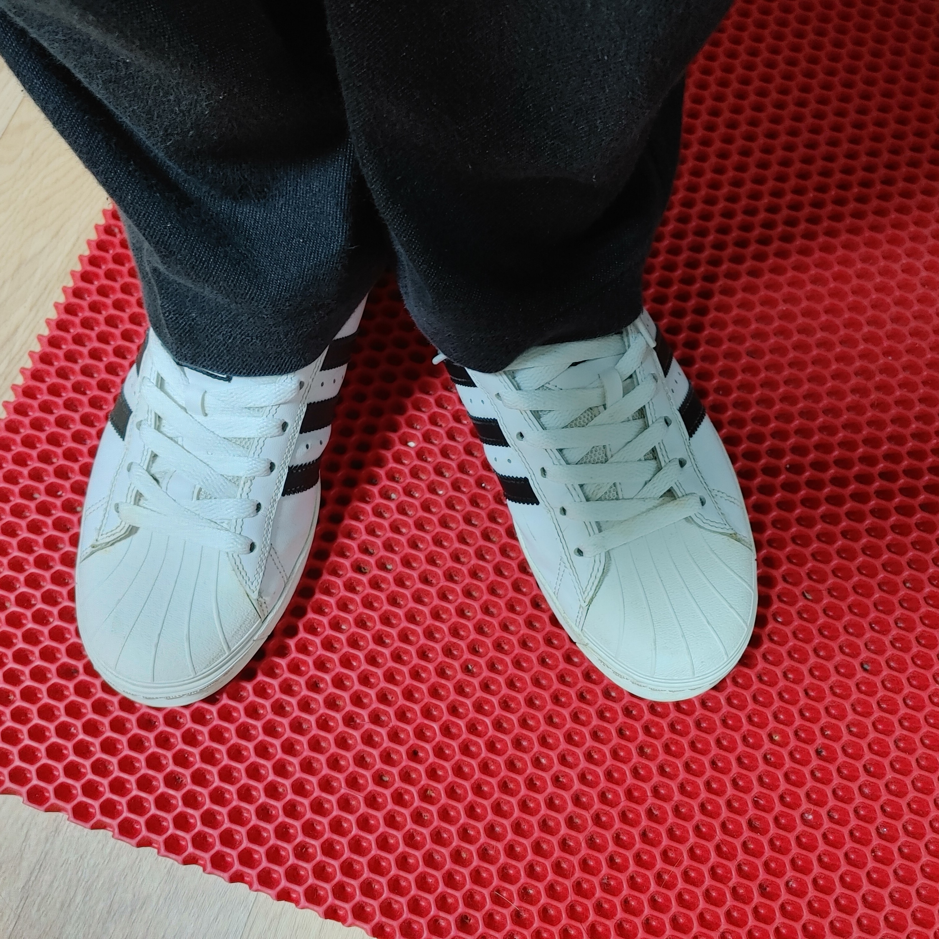 Adidas Superstar White Black 착용 스타일