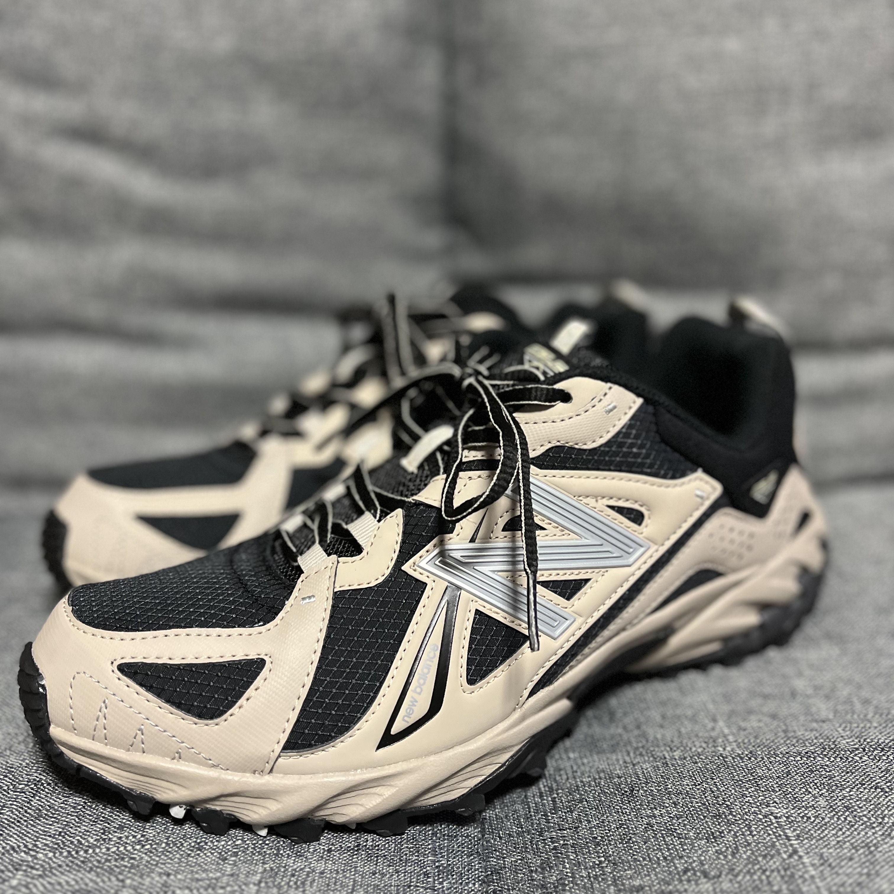 New Balance ML610T Aluminum Black - D Standard 착용 스타일 - 1