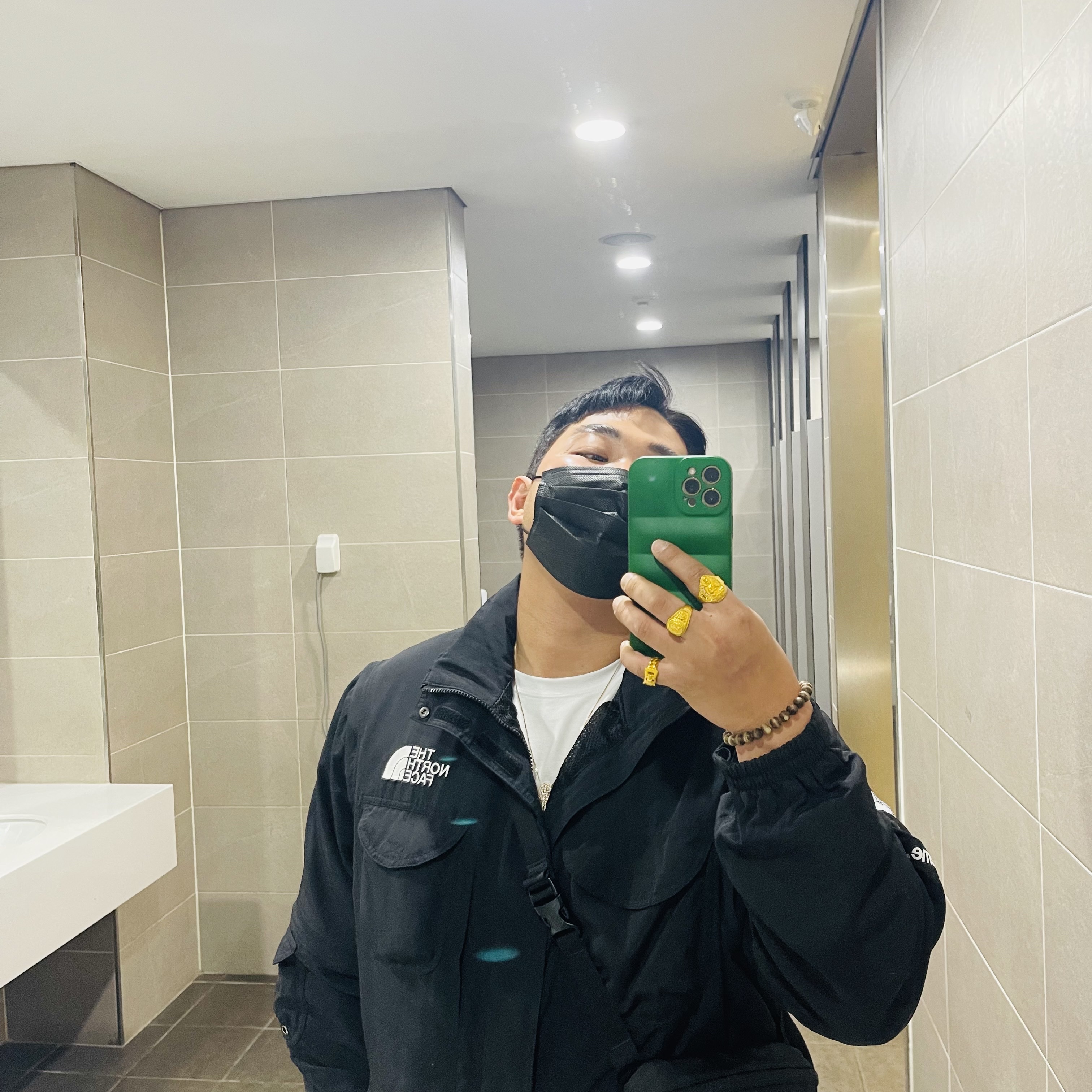 The North Face Novelty GTX Mountain Jacket Black, Supreme x The North Face Trekking Convertible Jacket Black - 22SS 착용 스타일 - 2