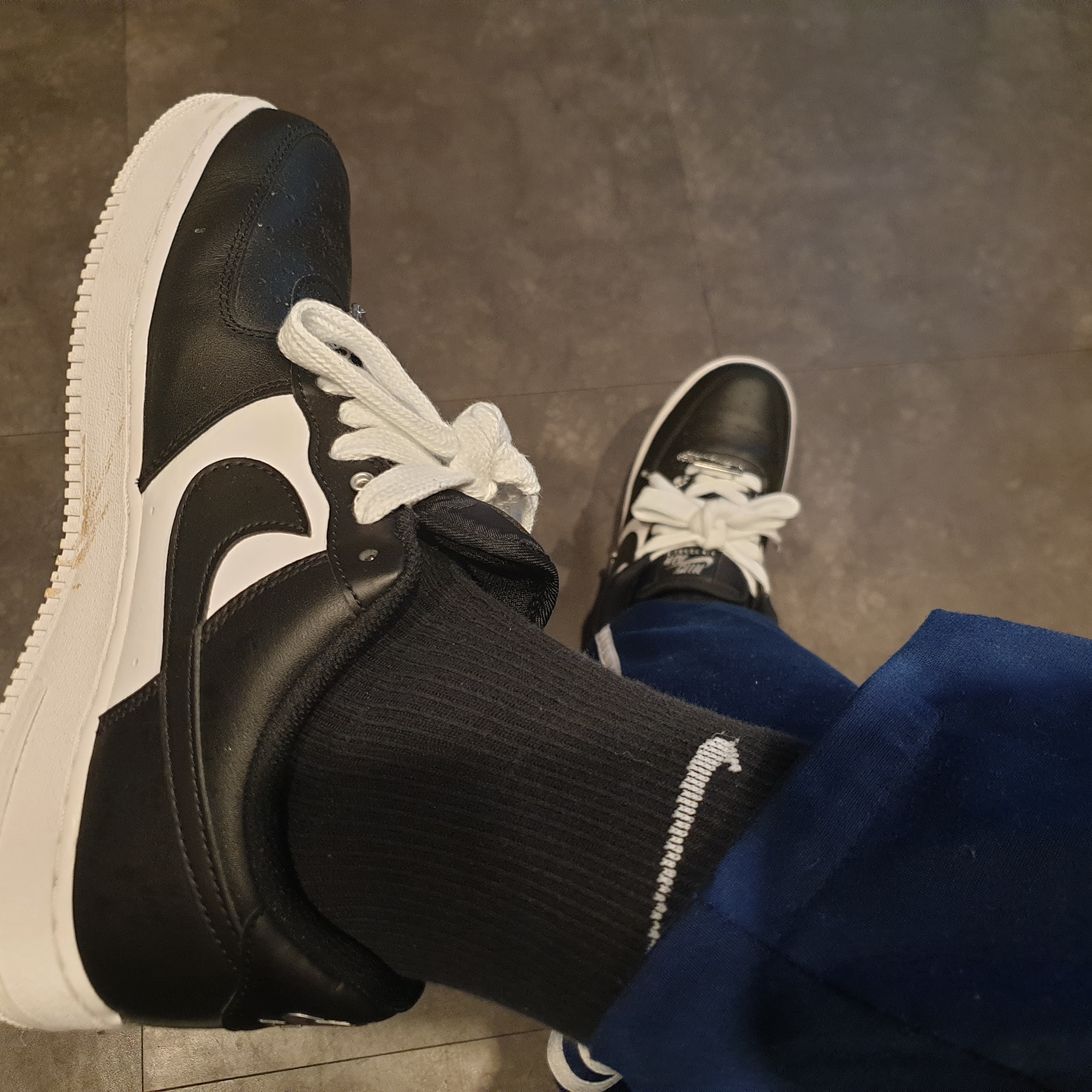 Nike Air Force 1 '07 PRM Black White 착용 스타일