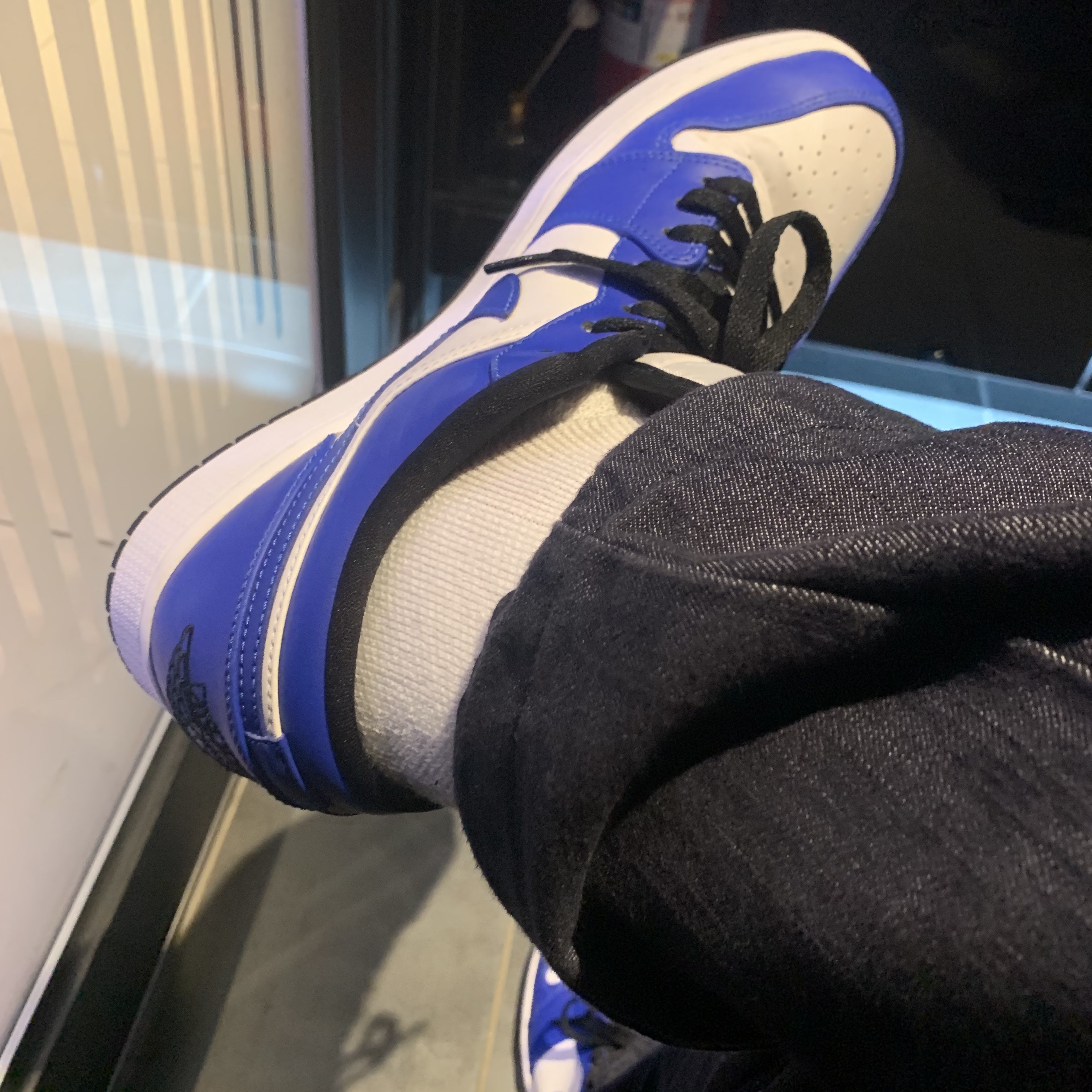 Jordan 1 Low Hyper Royal 착용 스타일