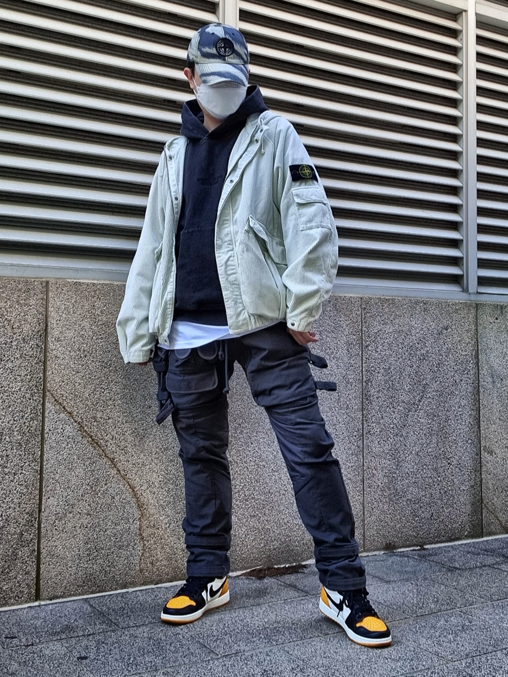 Supreme x Stone Island Stripe Hooded Sweatshirt Black - 22SS, Supreme x Stone Island Corduroy Jacket Stone - 20FW 착용 스타일 - 3