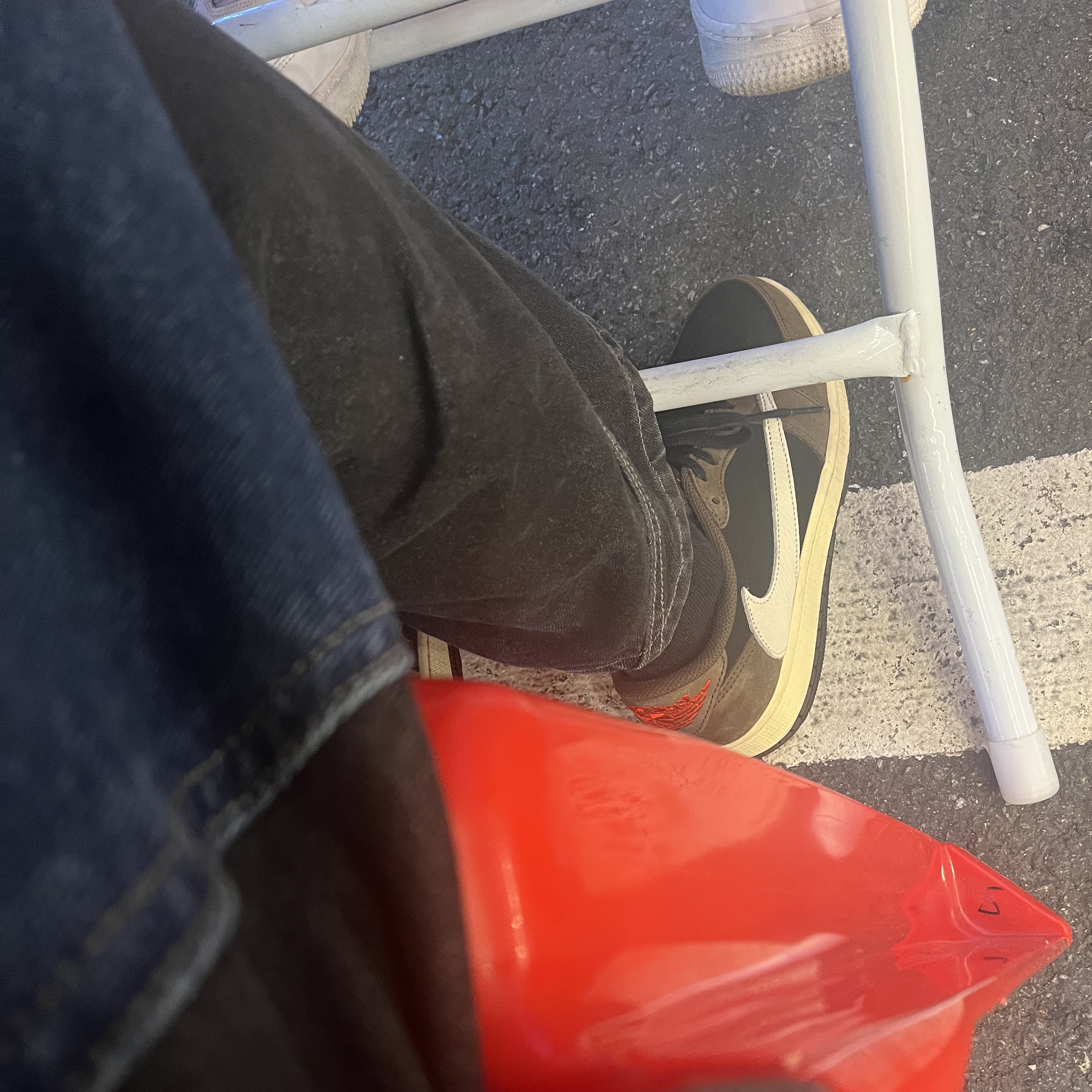 Jordan 1 x Travis Scott Retro Low OG SP Mocha 착용 스타일