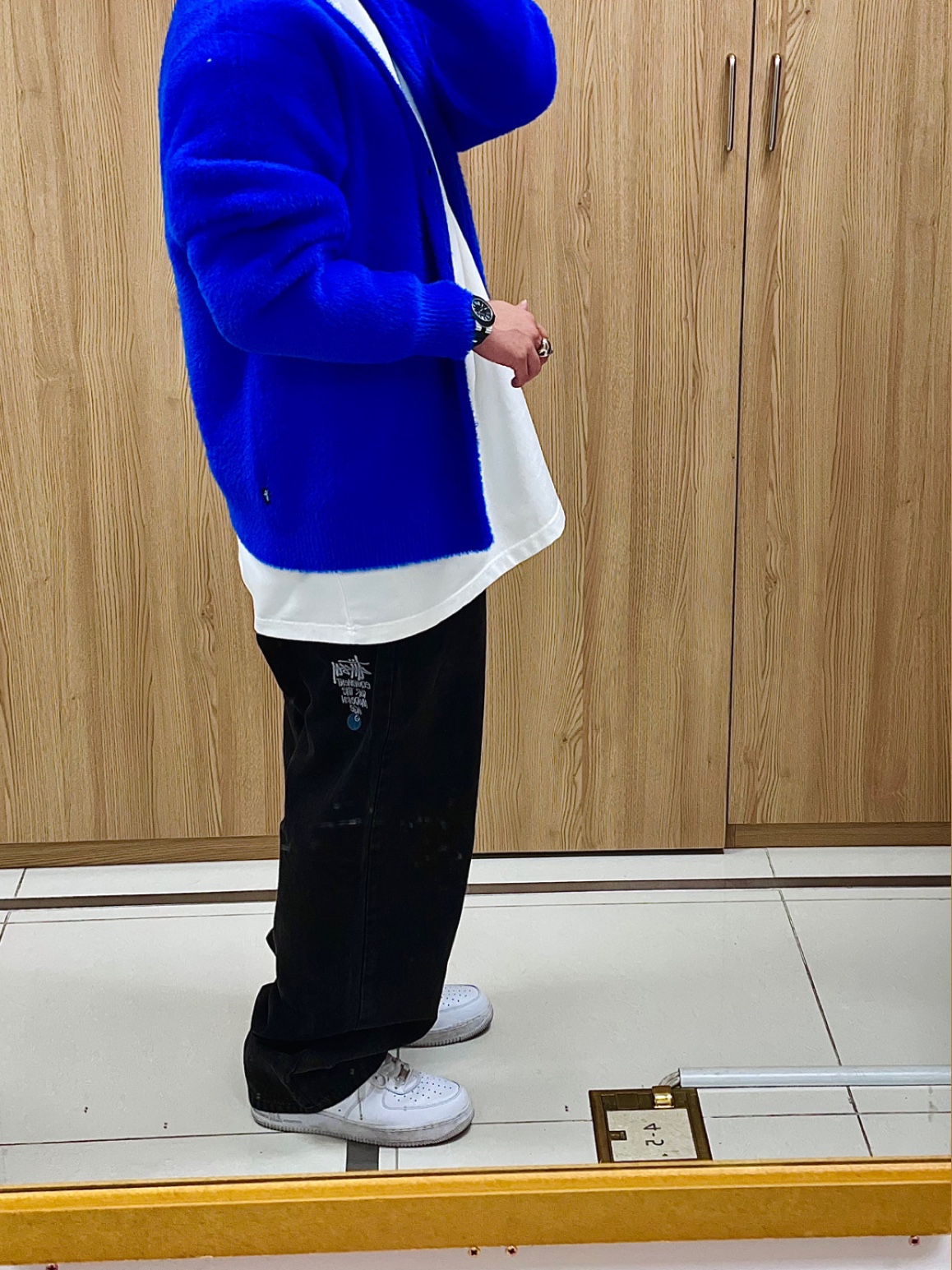 Stussy Shaggy Cardigan Royal Blue, Stussy Washed Canvas Big OL' Jean Black 착용 스타일
