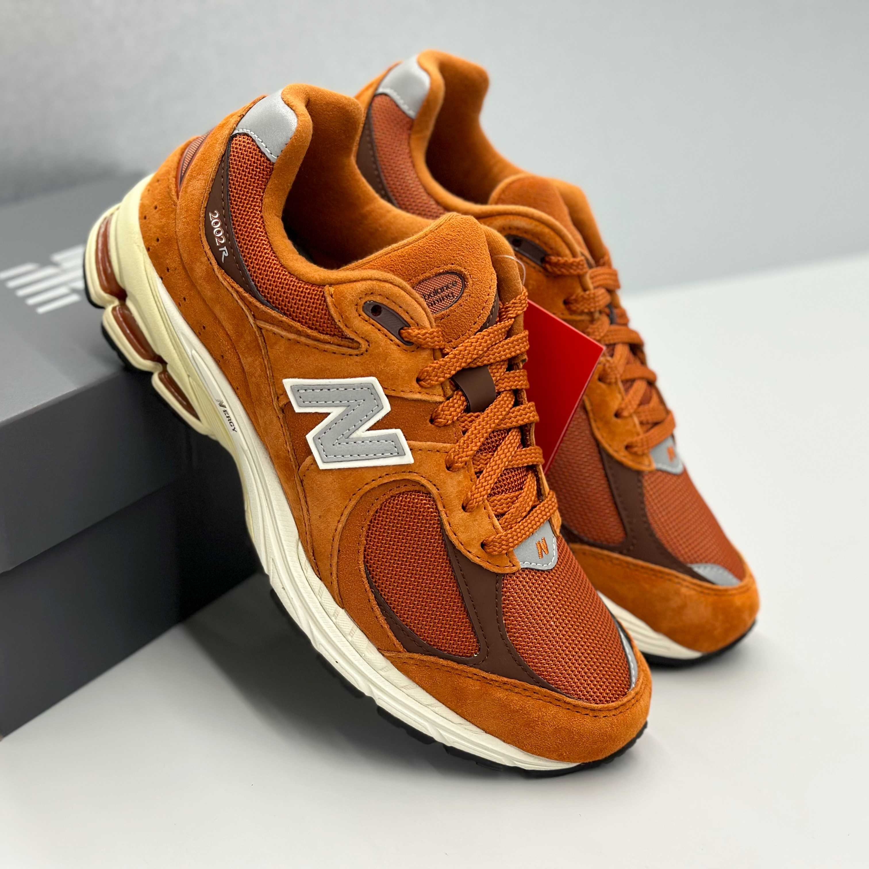 New Balance 2002R Rust Oxide 착용 스타일