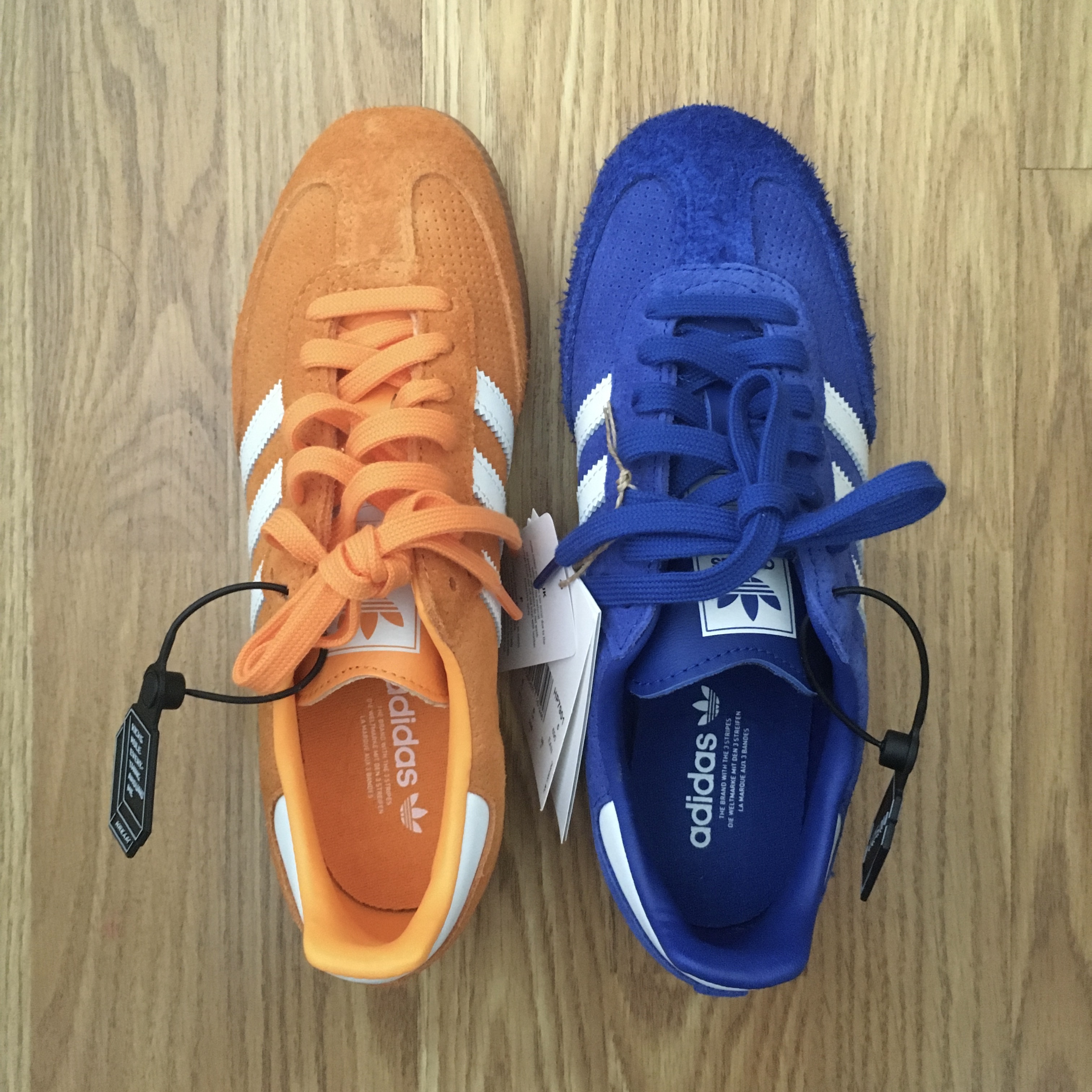 Adidas Samba OG Orange Rush, Adidas Samba OG Royal Blue 착용 스타일 - 2