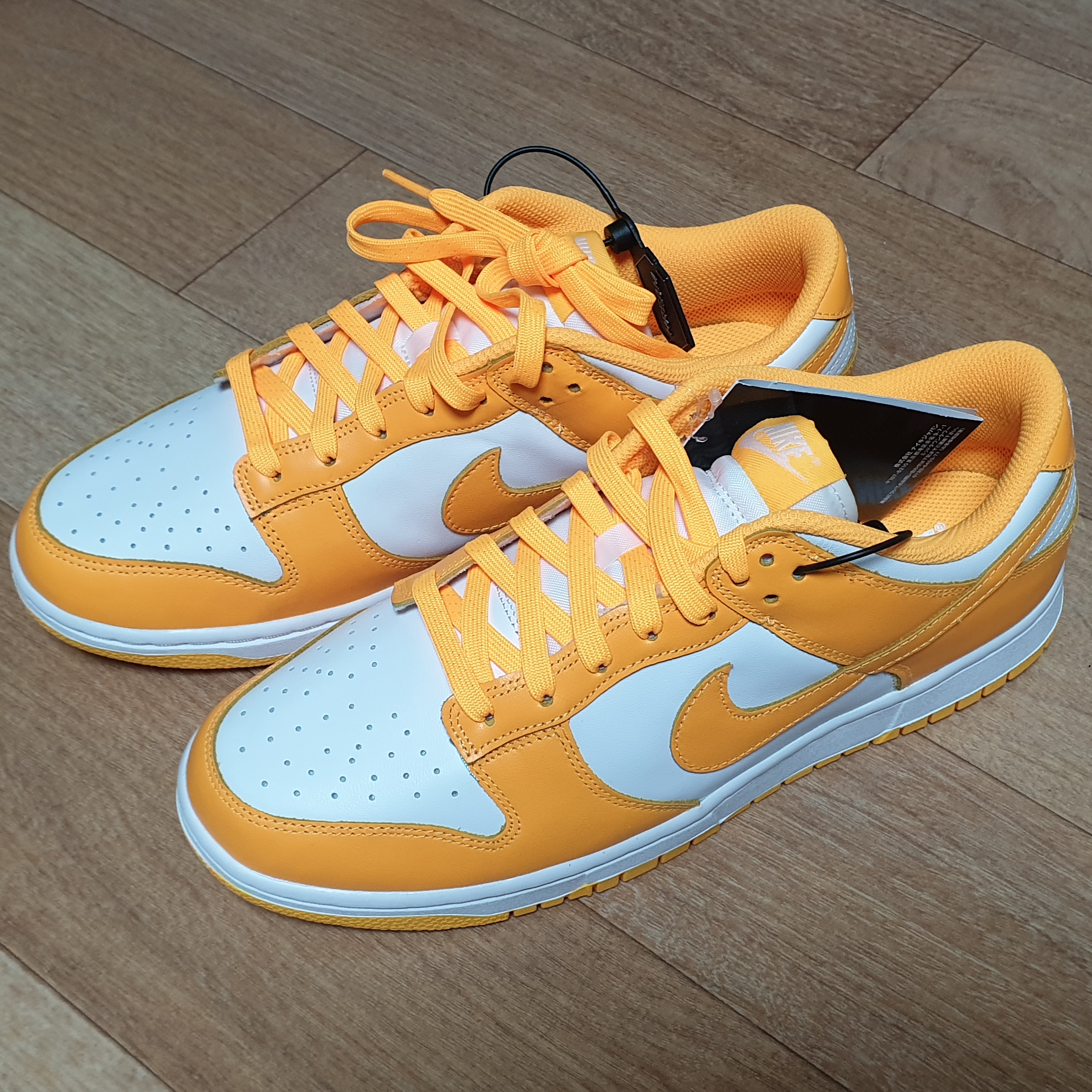 (W) Nike Dunk Low Laser Orange 착용 스타일 - 2