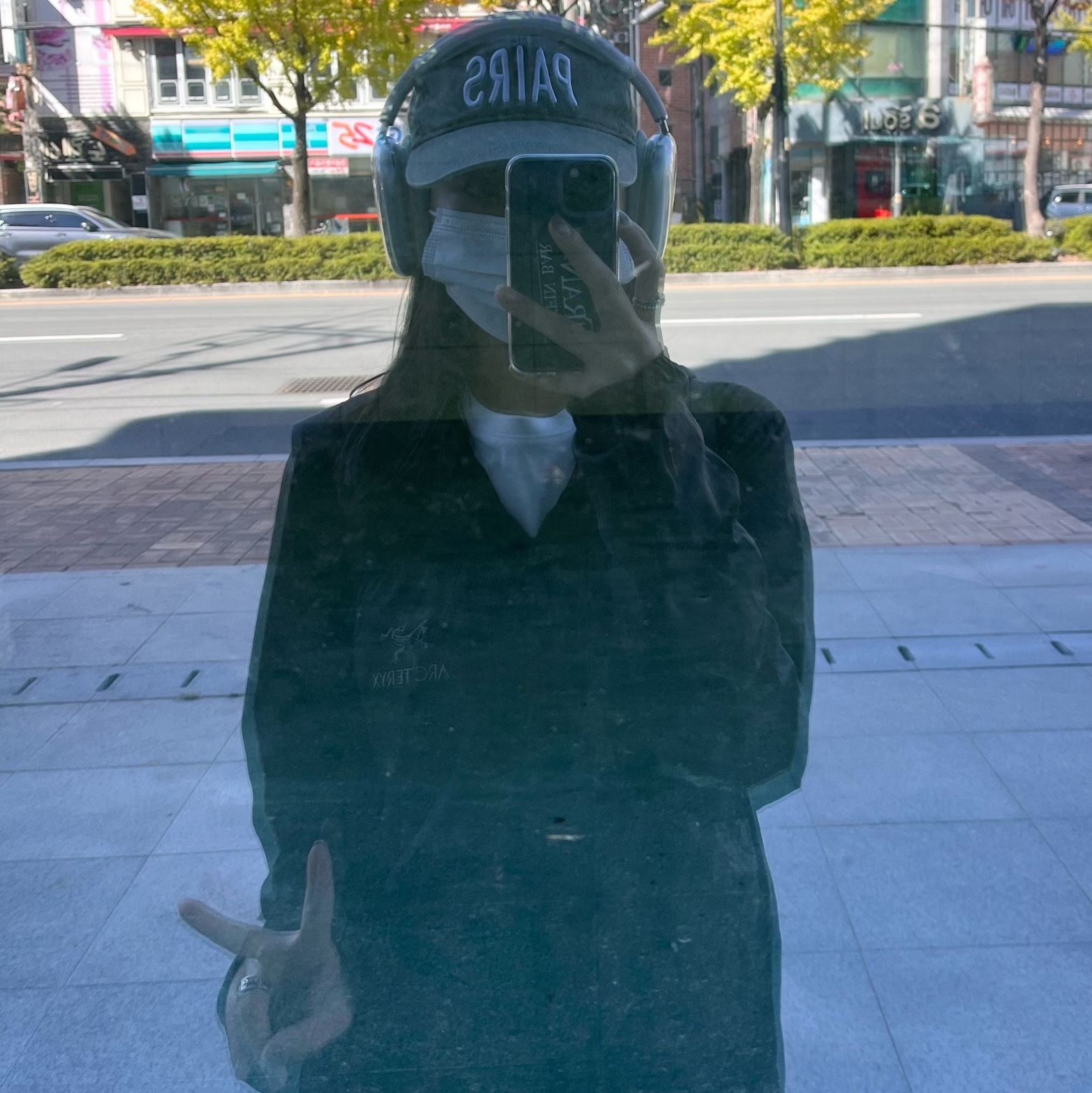 Arc'teryx Squamish Hoody Black, Apple AirPods Max Lightning Silver (Korean Ver.) 착용 스타일