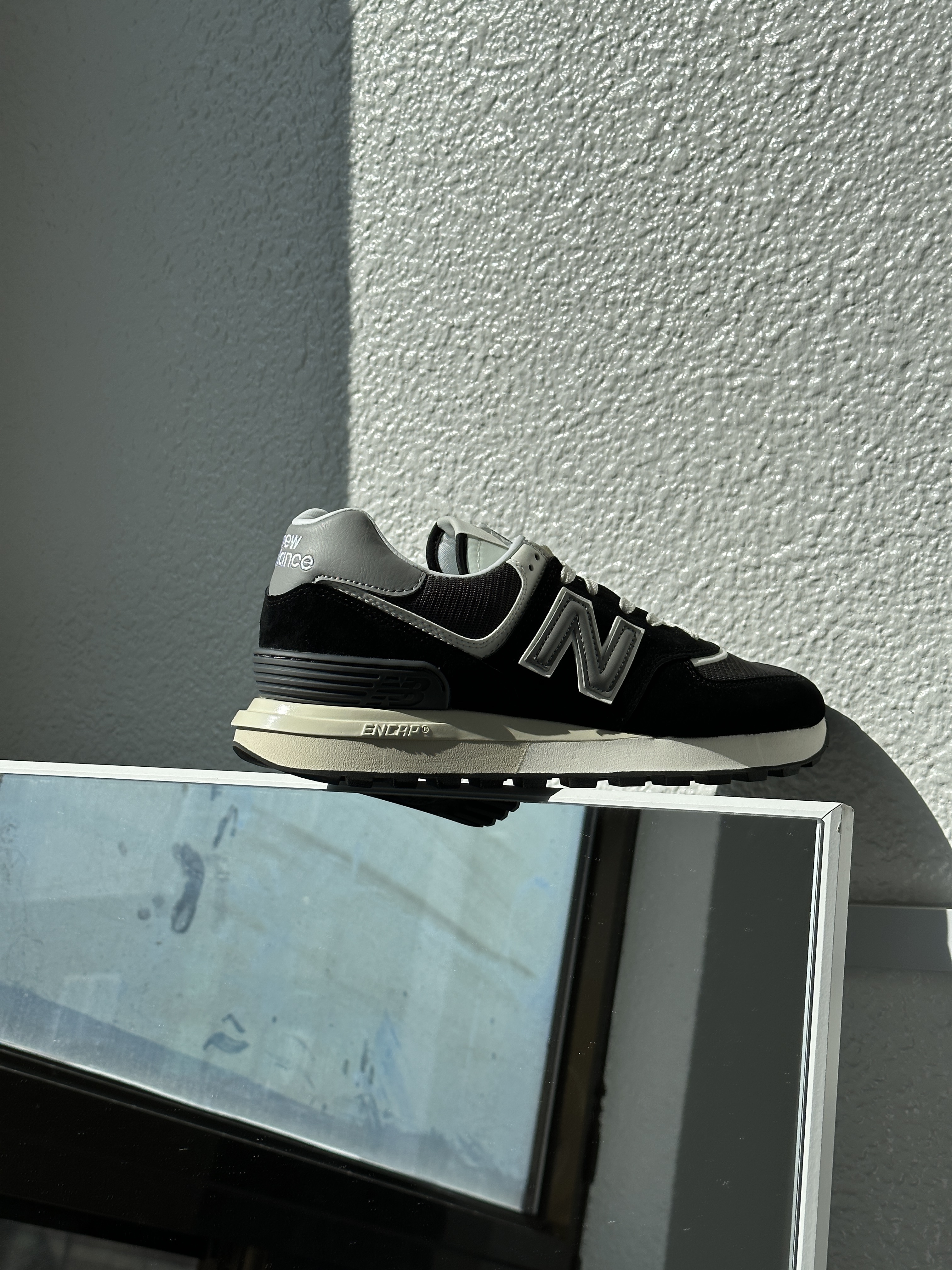 New Balance 574 Legacy Black 착용 스타일 - 2