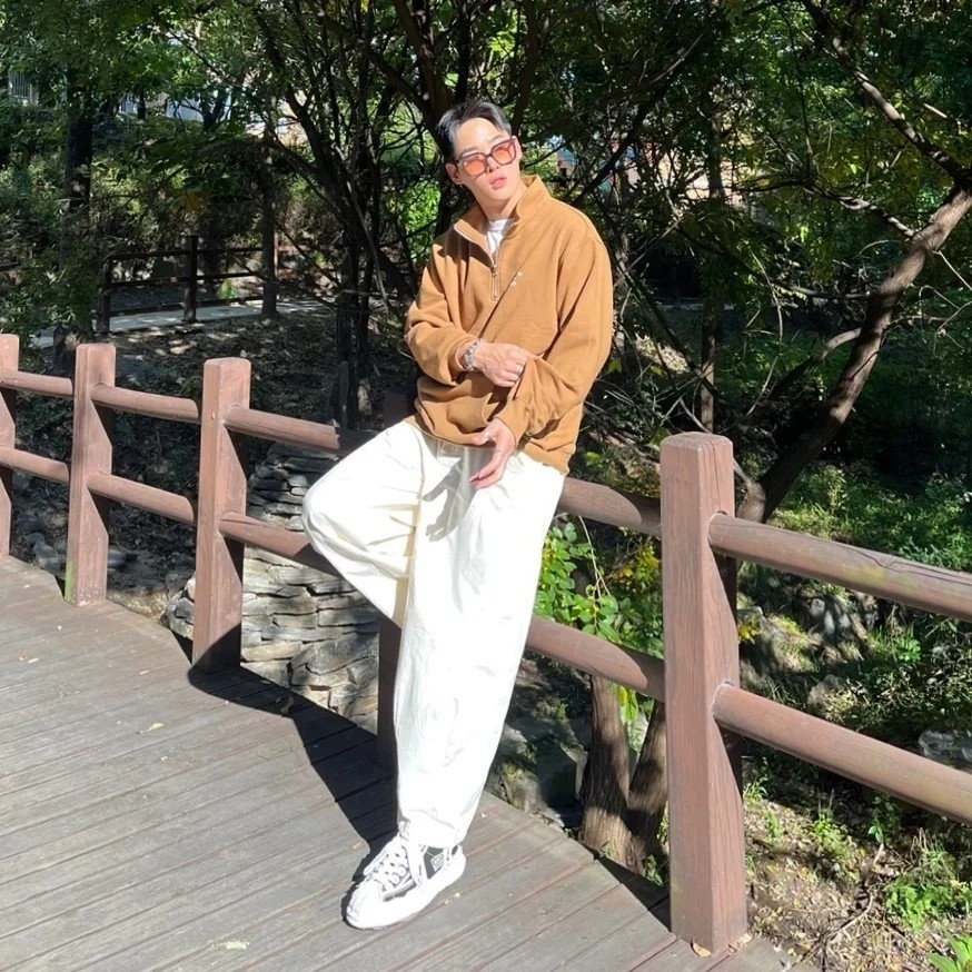 Maison Mihara Yasuhiro Blakey OG Sole OH Canvas Low-top Sneakers Black 착용 스타일 - 1