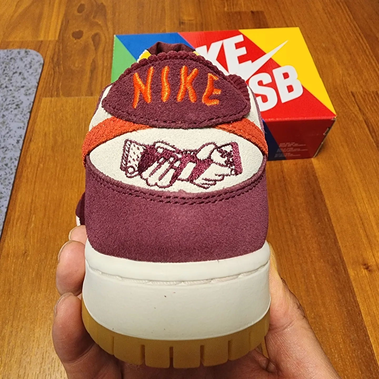 Nike x Skate Like a Girl SB Dunk Low QS Barely Rose 착용 스타일 - 4