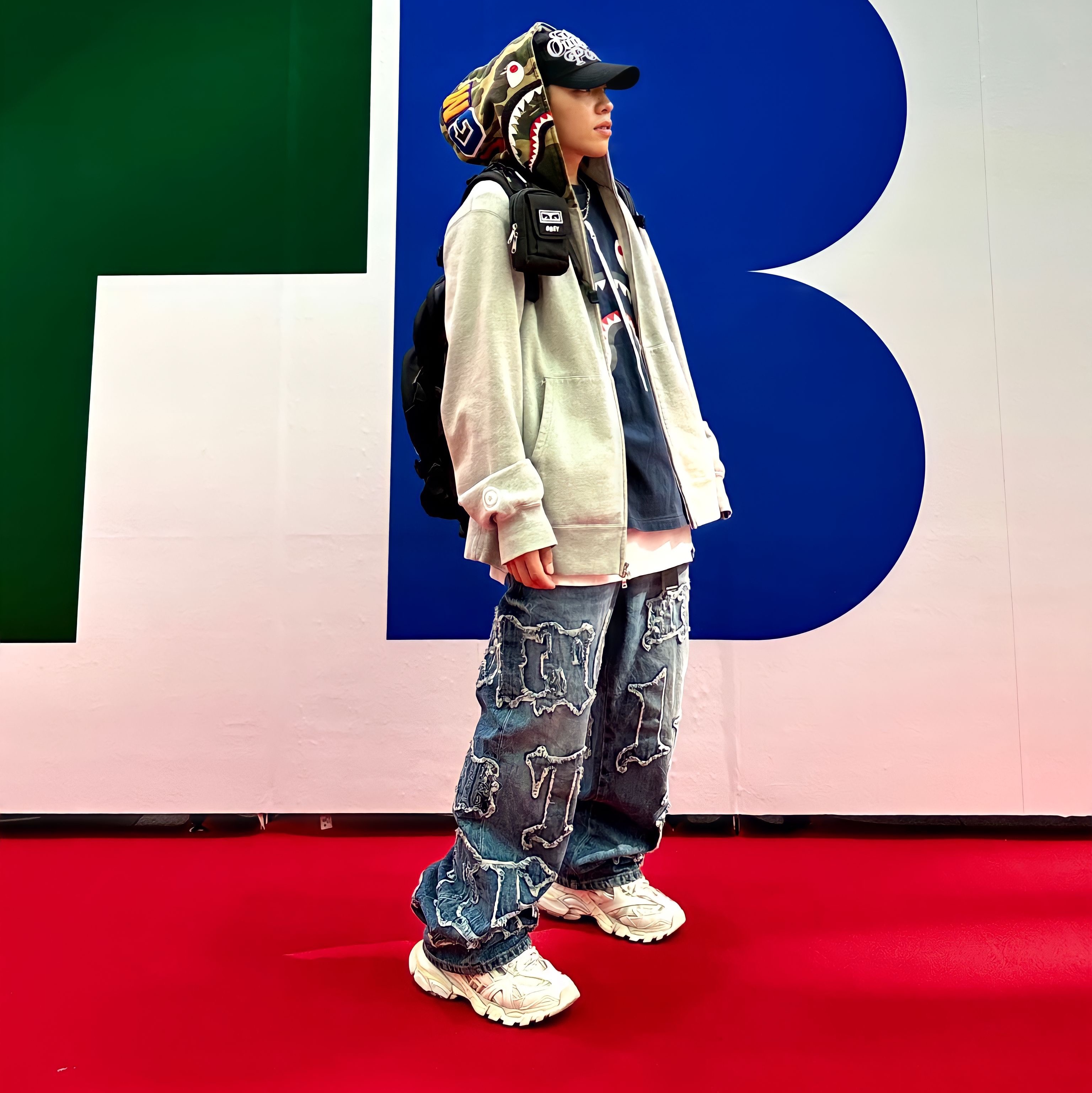 Balenciaga Track.2 Sneakers White 착용 스타일