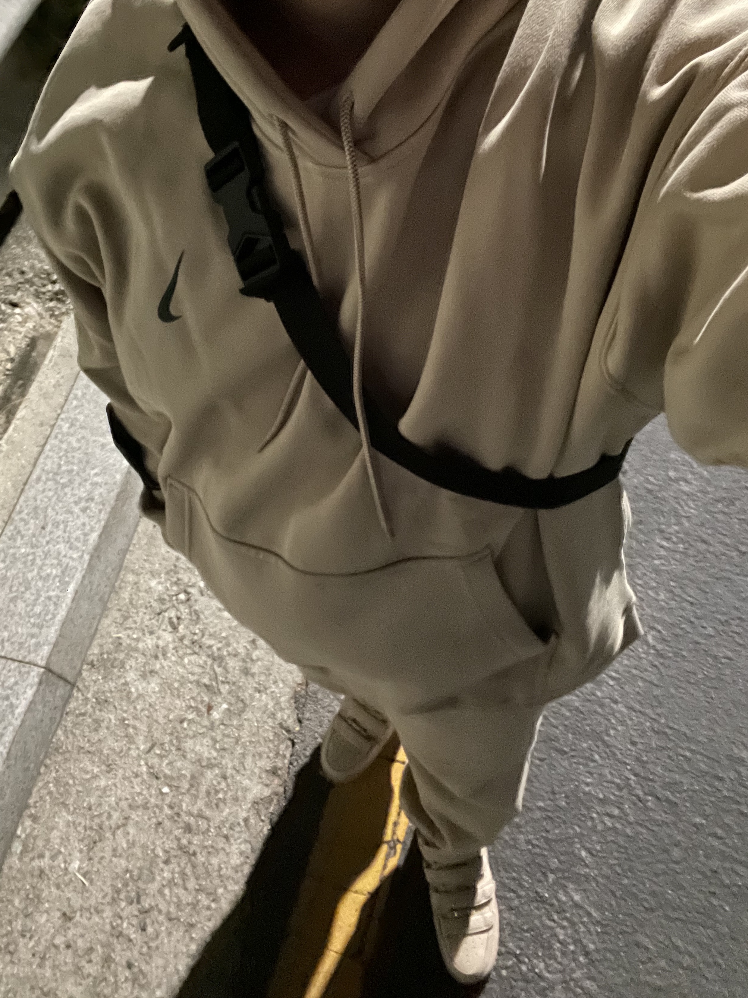 Nike x Billie Eilish NRG Fleece Pants Mushroom - Asia, Nike x Billie Eilish Air Force 1 High '07 SP Mushroom 착용 스타일 - 1