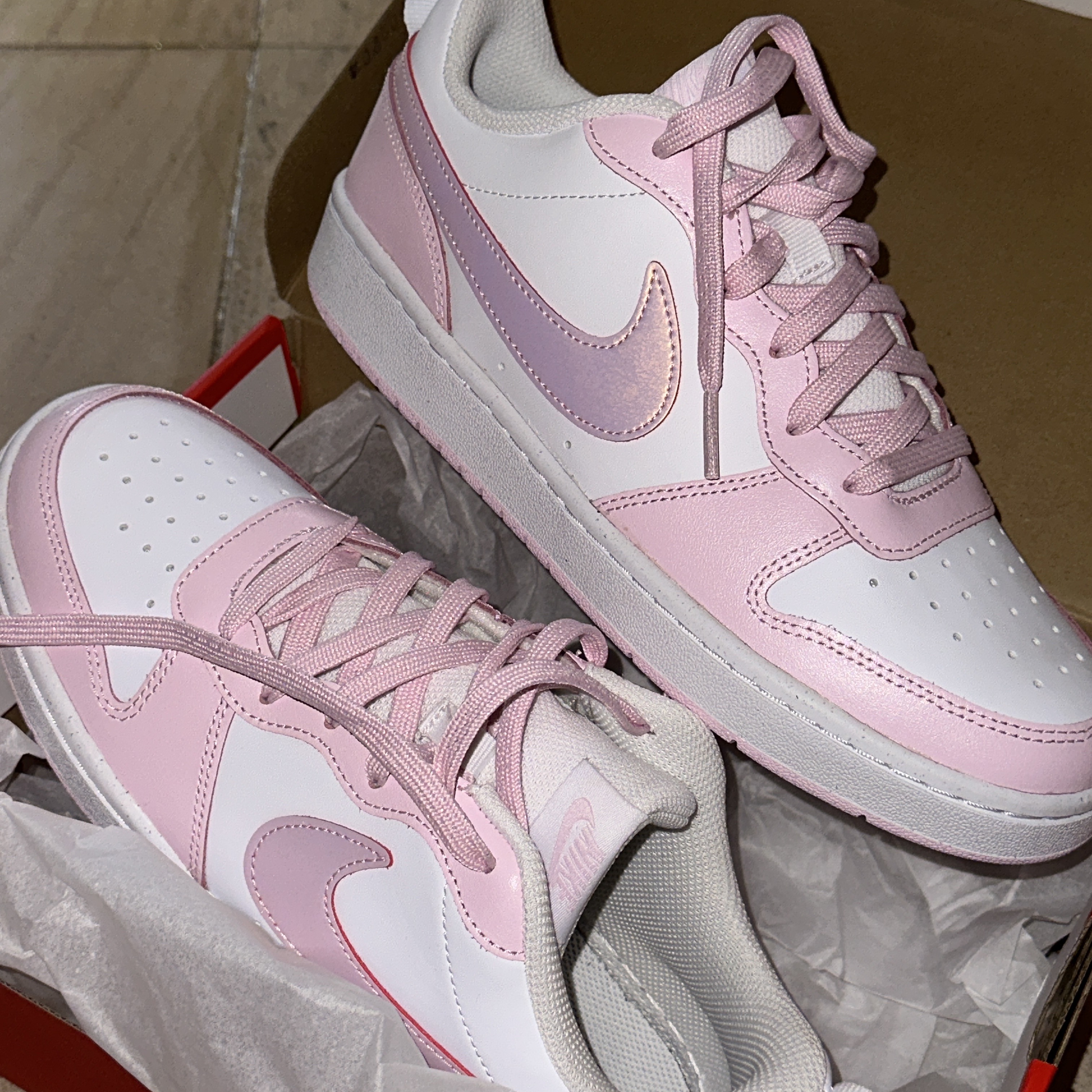 (GS) Nike Court Borough 2 SE White Pink Foam 착용 스타일 - 1