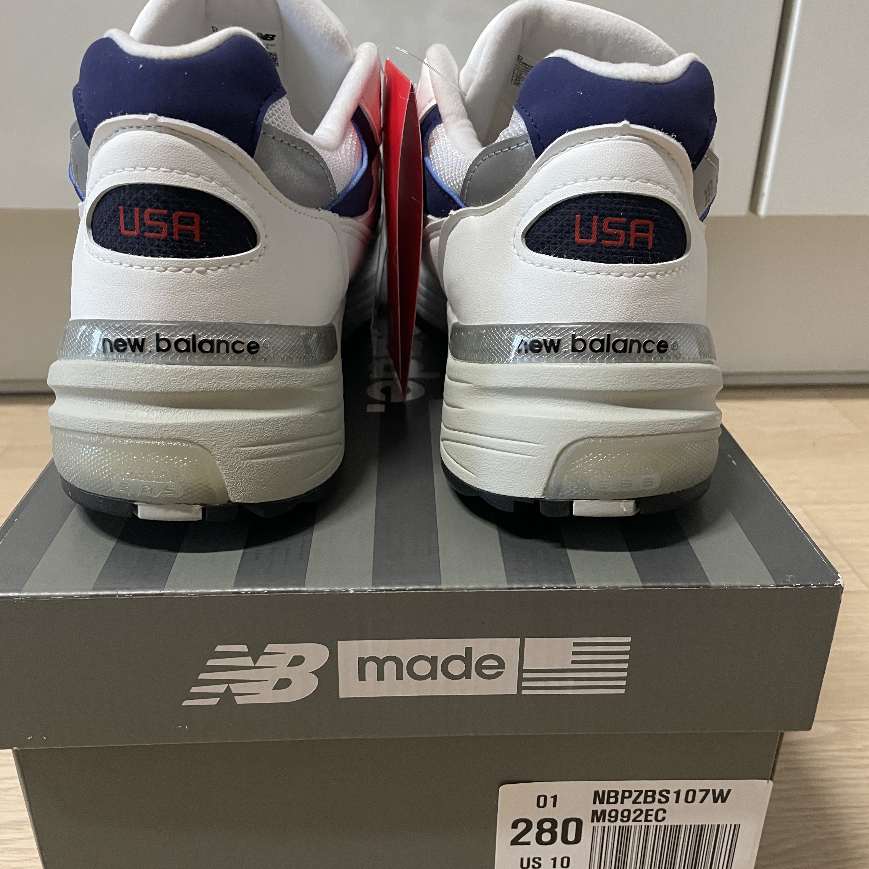New Balance 992 Made in USA White Navy 착용 스타일 - 2