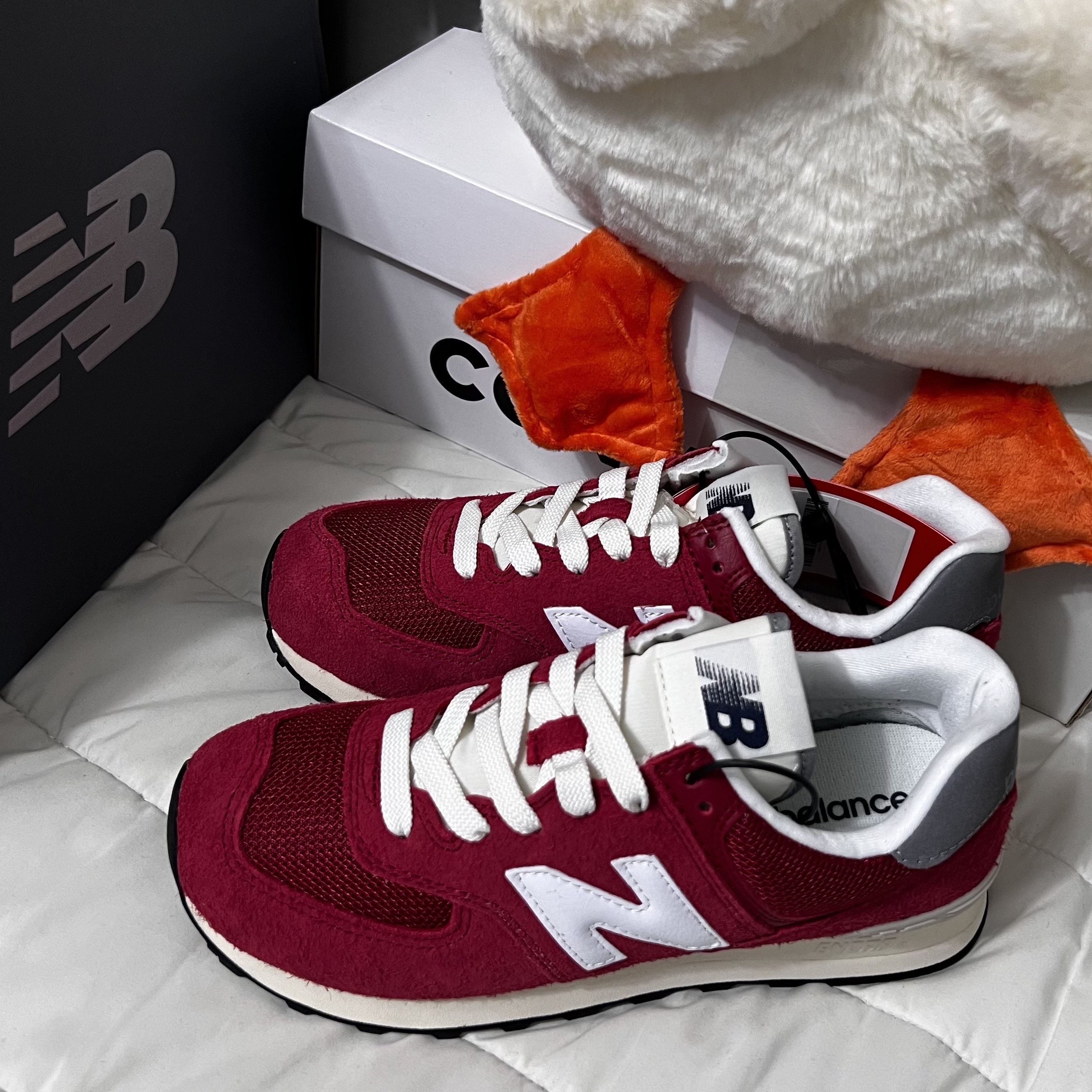 New Balance 574 Heritage Red 착용 스타일 - 3