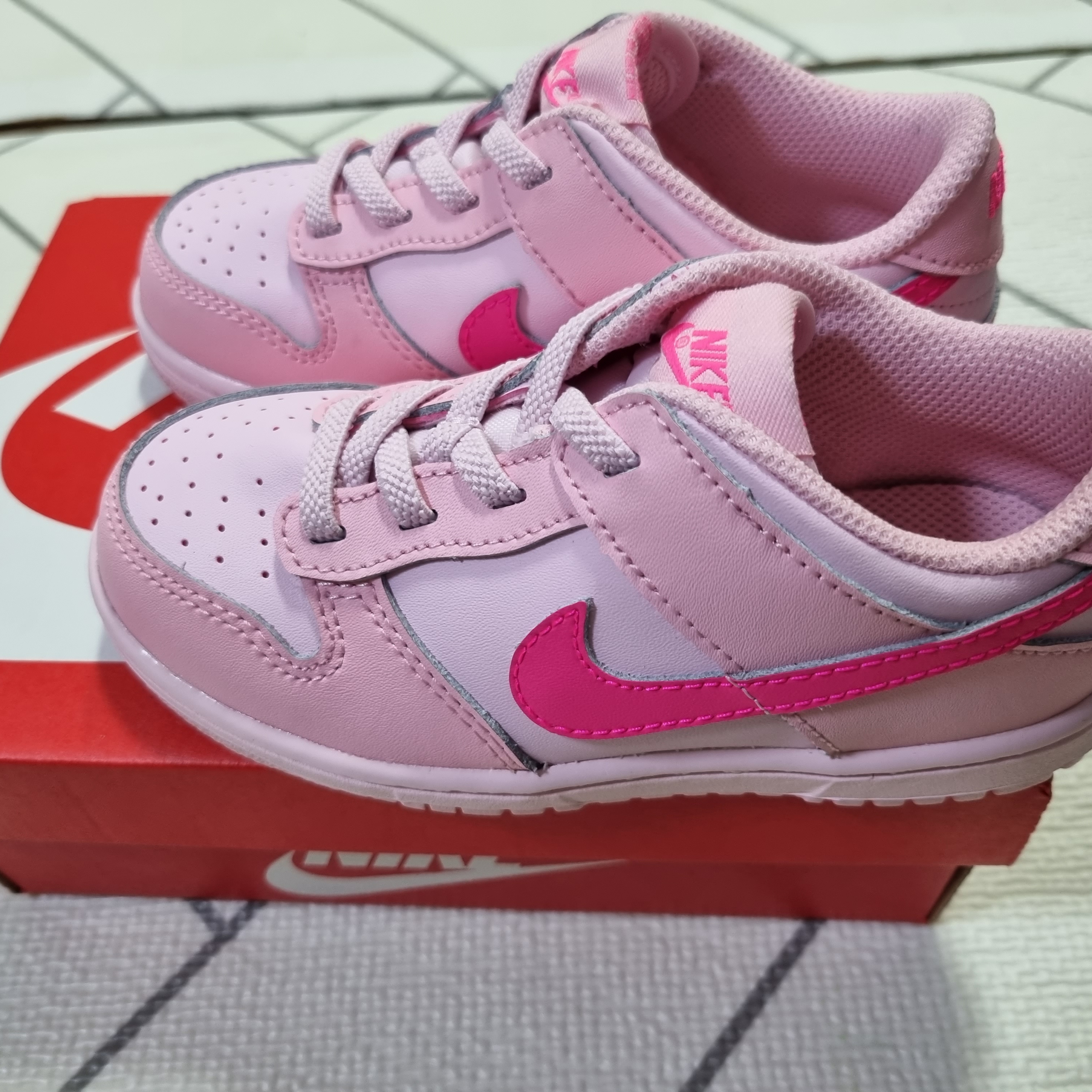 (GS) Nike Dunk Low Triple Pink 착용 스타일