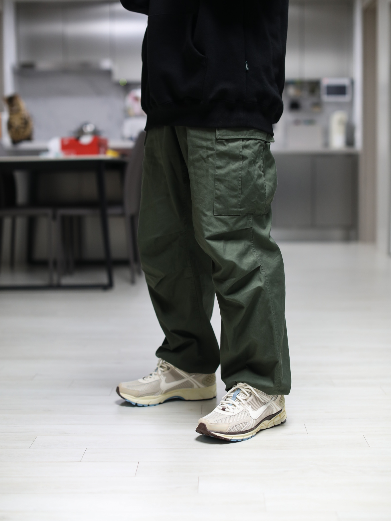 (W) Nike Zoom Vomero 5 Oatmeal 착용 스타일 - 1