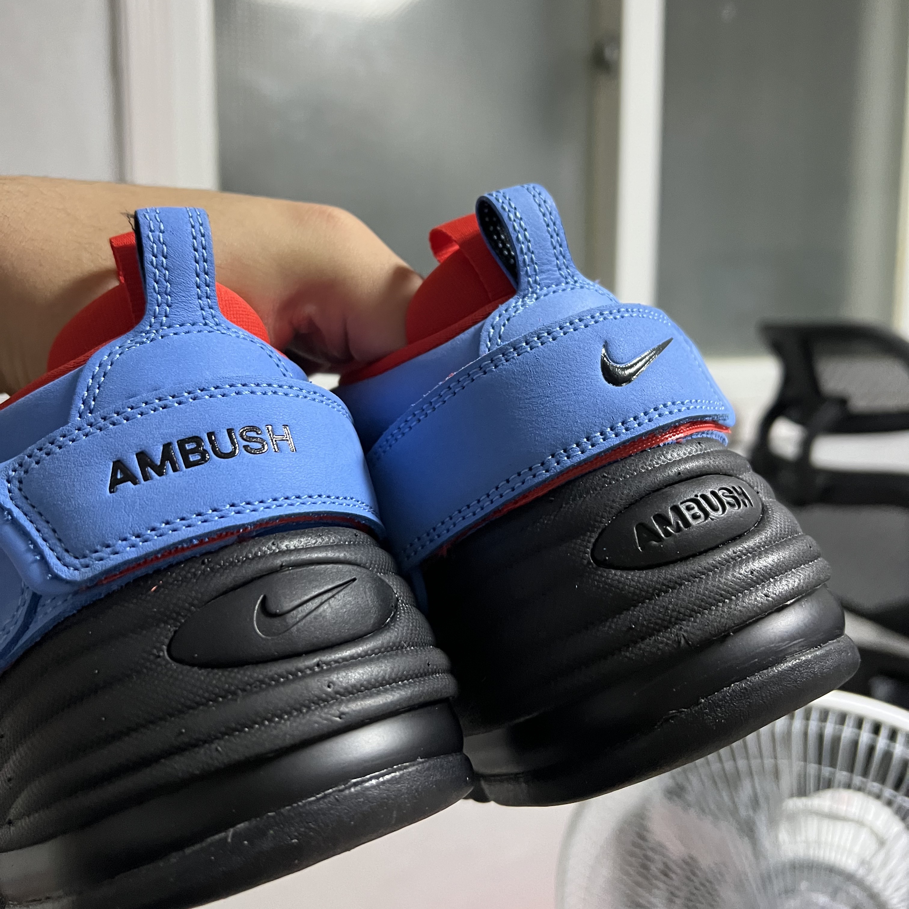 Nike x Ambush Air Adjust Force SP University Blue and Habanero Red 착용 스타일 - 5
