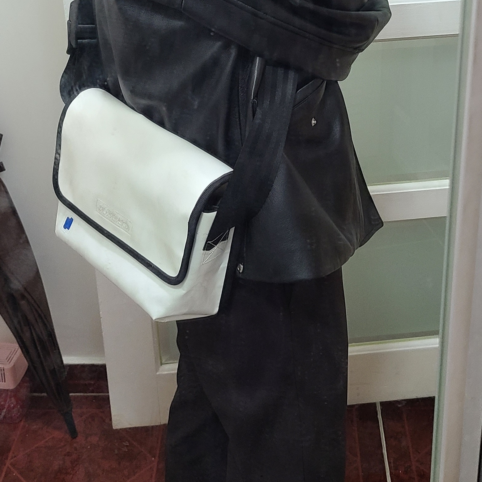 Ader Error Small Trace Esty Messanger Bag White 착용 스타일 - 3