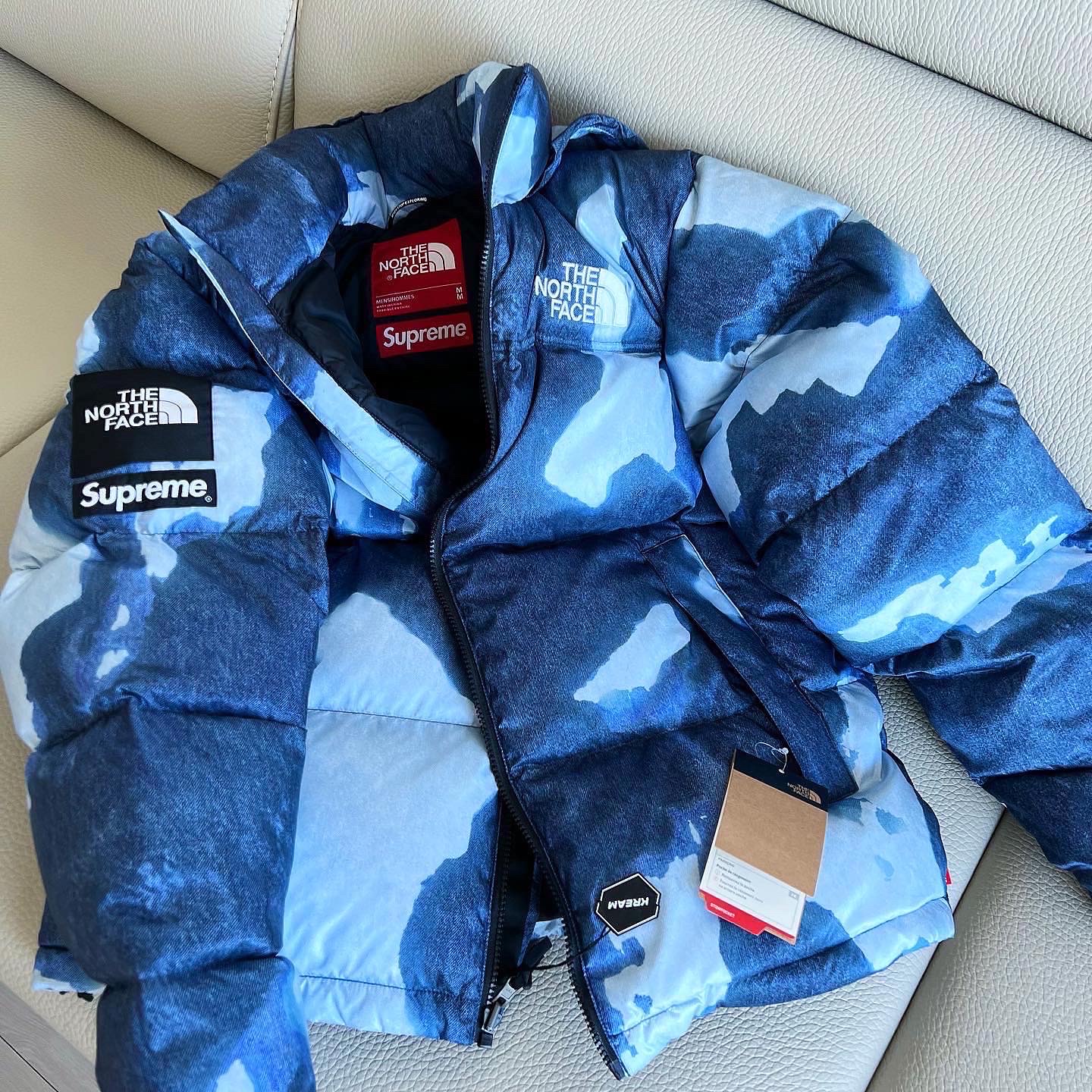 Supreme x The North Face Bleached Denim Print Nuptse Jacket Indigo - 21FW, Nike x Ambush Dunk High Deep Royal Blue 착용 스타일 - 1